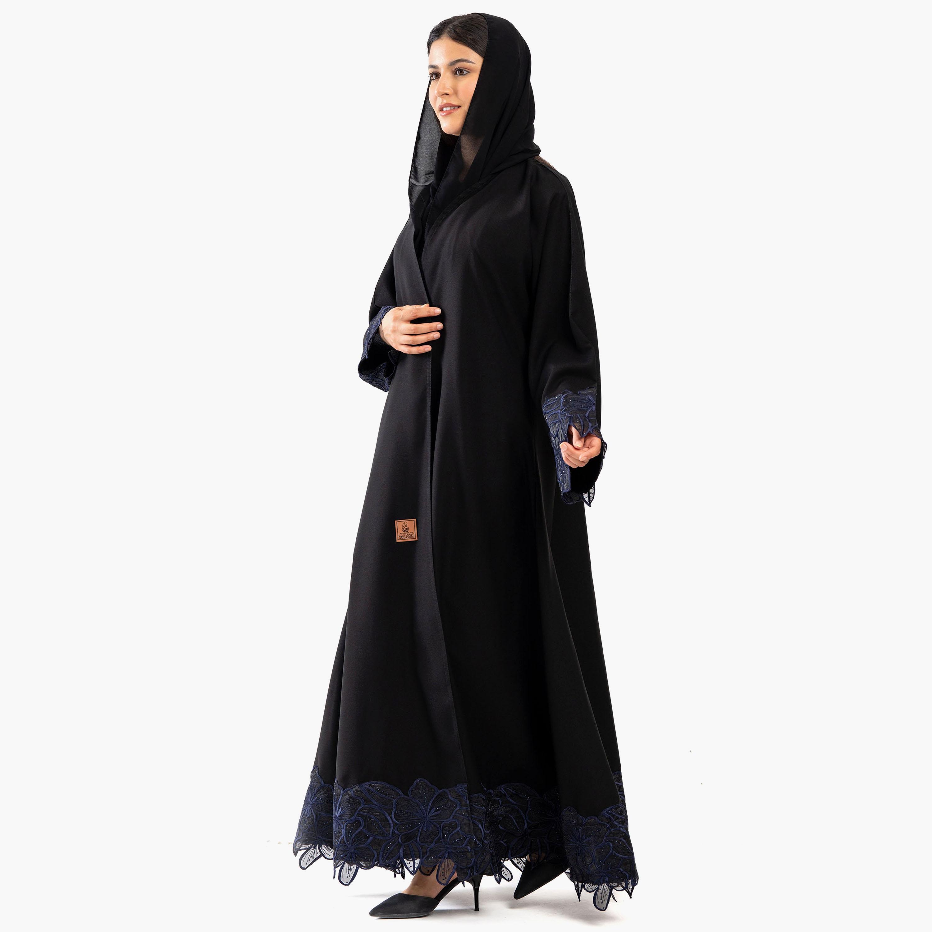 عباية نسائية مطرزة كلوش باللون الأسود مع ياقة وأكمام واسعة مع طرحة من زاهيه-women-arabicclothing-abayas-image-2