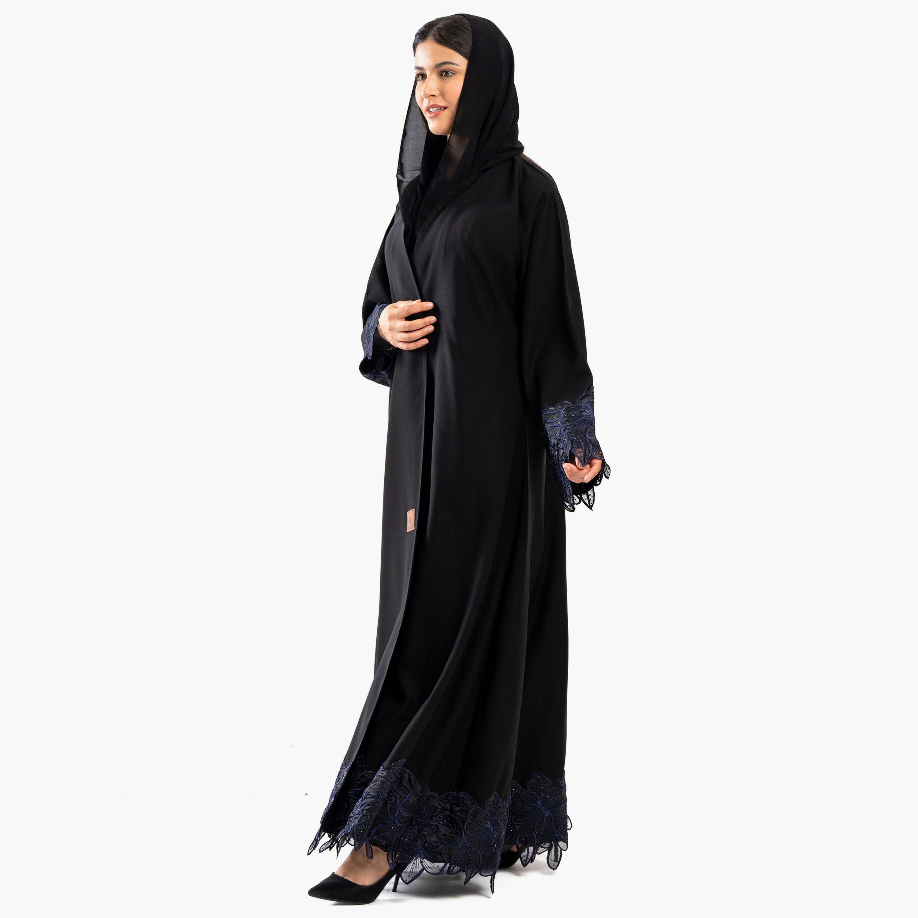 عباية نسائية مطرزة كلوش باللون الأسود مع ياقة وأكمام واسعة مع طرحة من زاهيه-women-arabicclothing-abayas-image-3