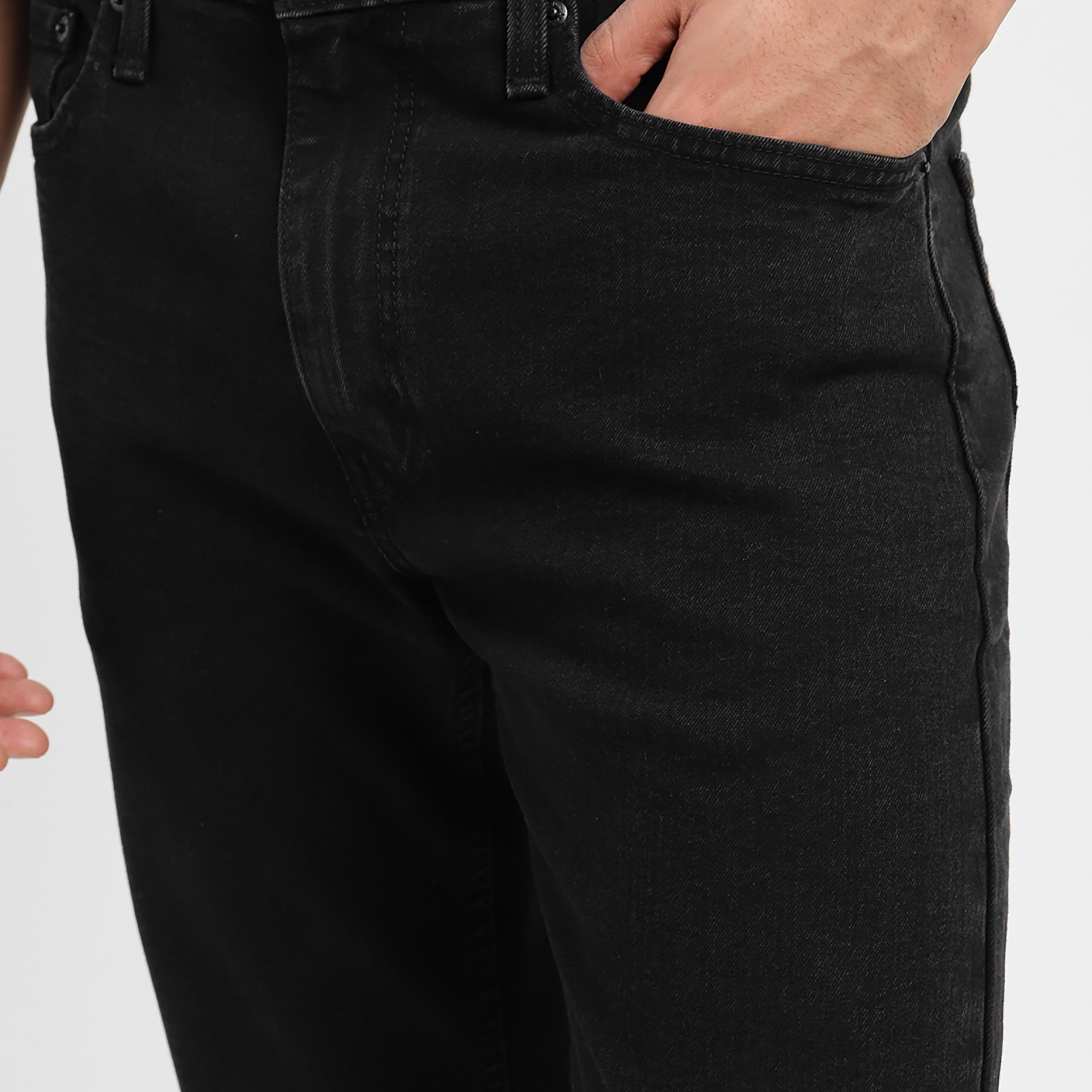 بنطال جينز من ليفايز 513 بلون اسود ذو قصة مستقيمة وجيب متوسط الارتفاع-men-clothing-bottoms-jeans-image-4