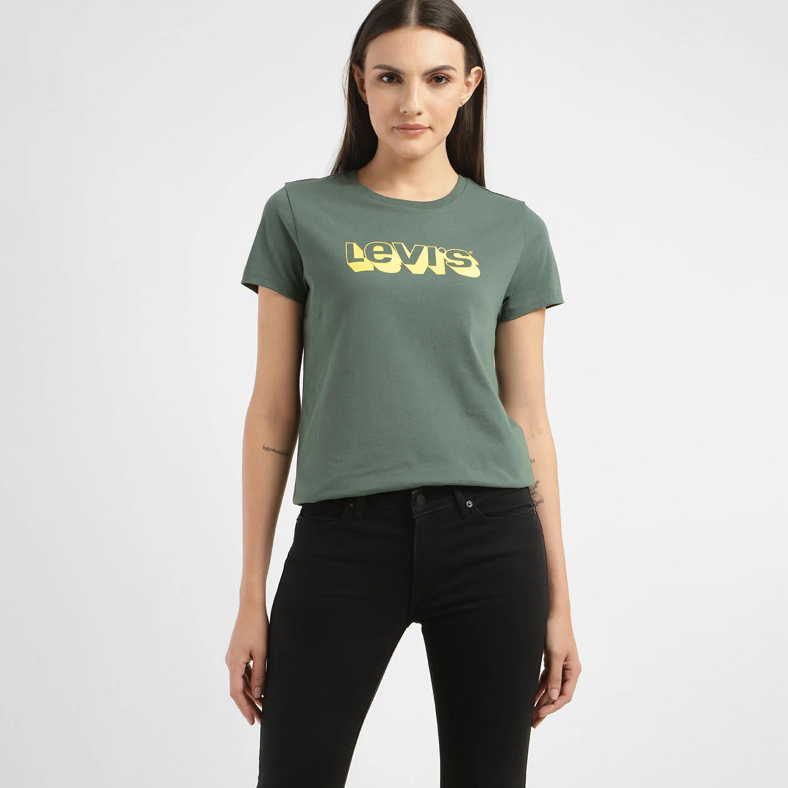 ليفايز- تي شيرت للنساء بأكمام قصيرة ورقبة دائرية وشعار-women-clothing-tshirts-image-2