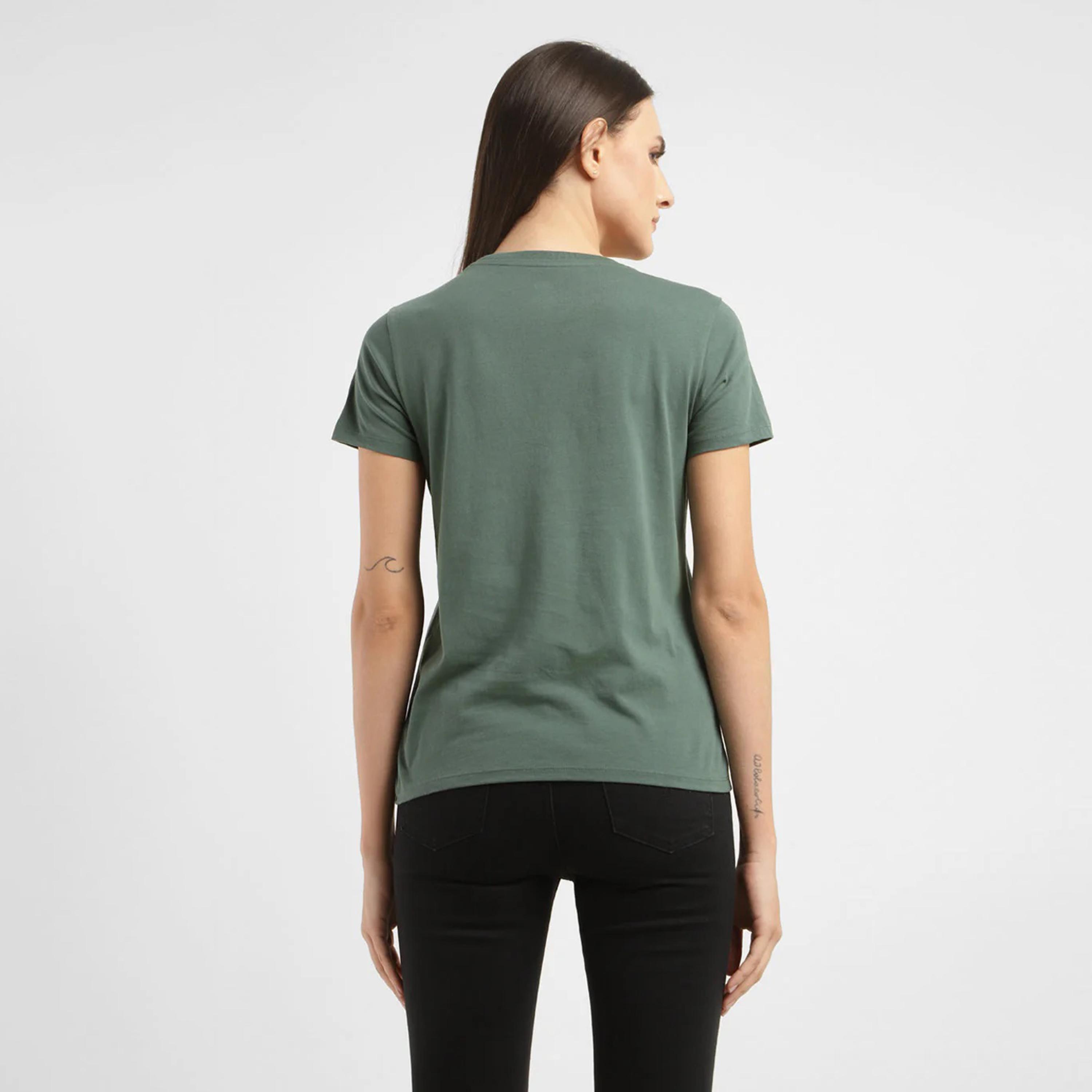 ليفايز- تي شيرت للنساء بأكمام قصيرة ورقبة دائرية وشعار-women-clothing-tshirts-image-4