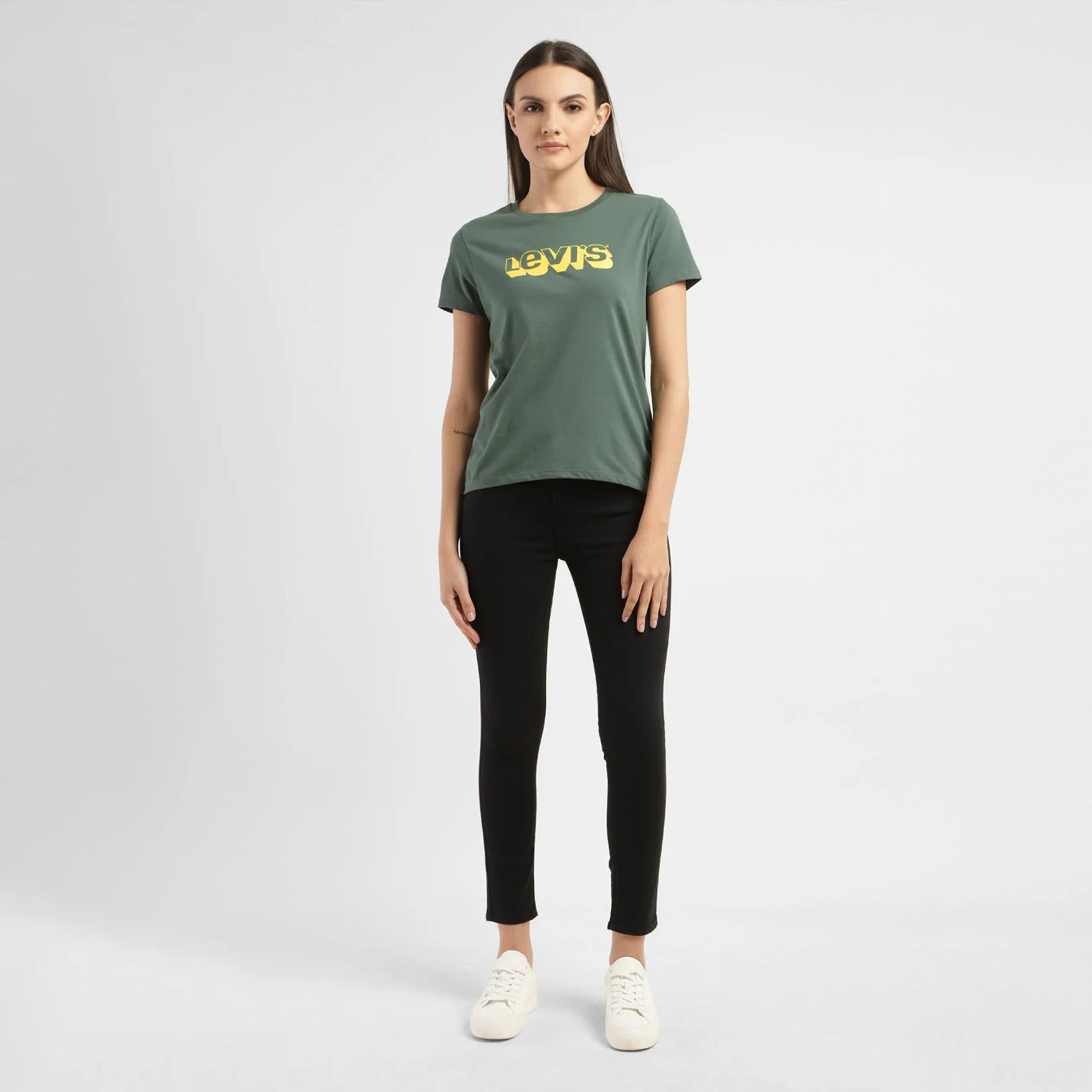 ليفايز- تي شيرت للنساء بأكمام قصيرة ورقبة دائرية وشعار-women-clothing-tshirts-image-6