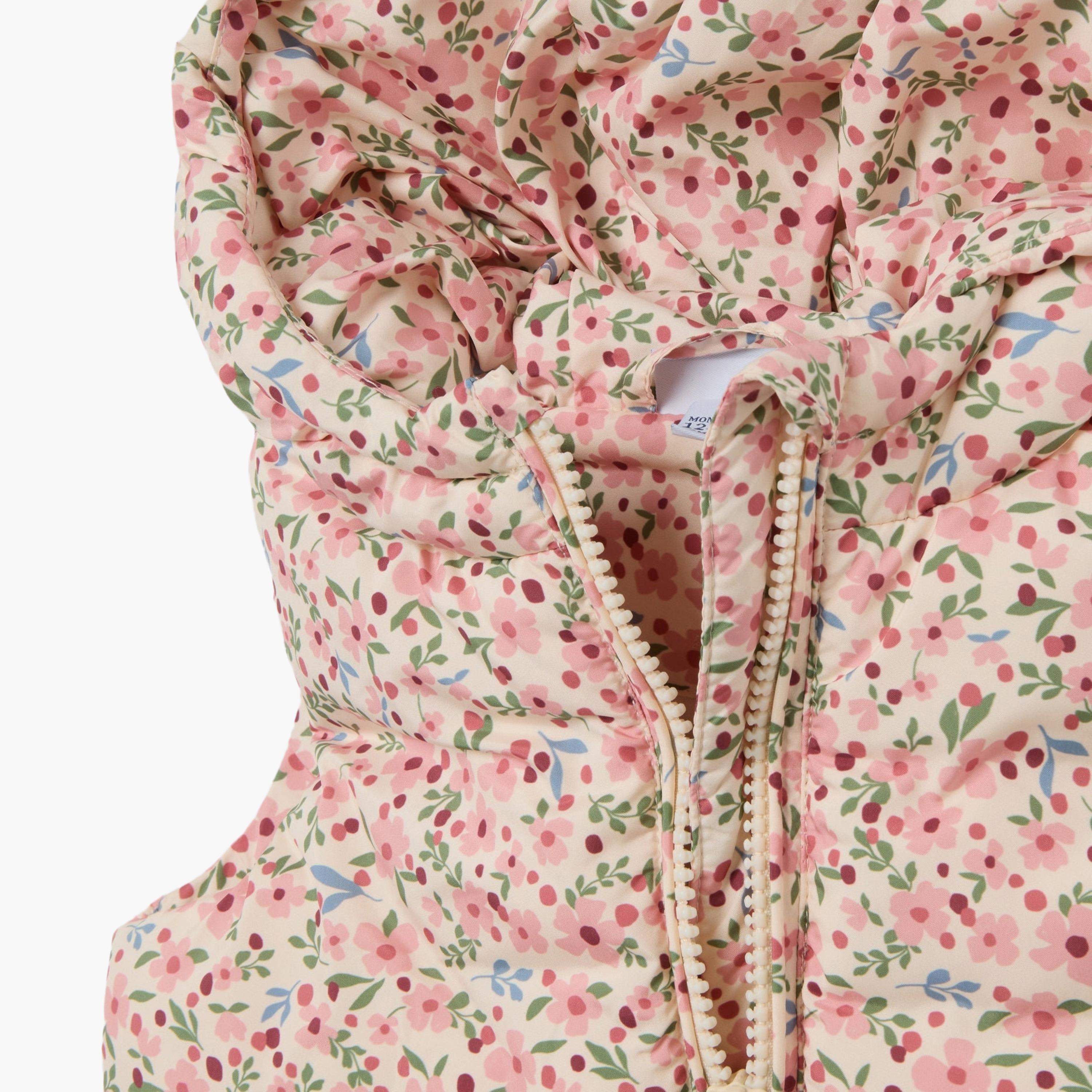 صديري "فيست" مبطن بدون أكمام بطبعة "فلورال" من اوه في اس-girls-clothing-winterwear-jacketsandcoats-image-3