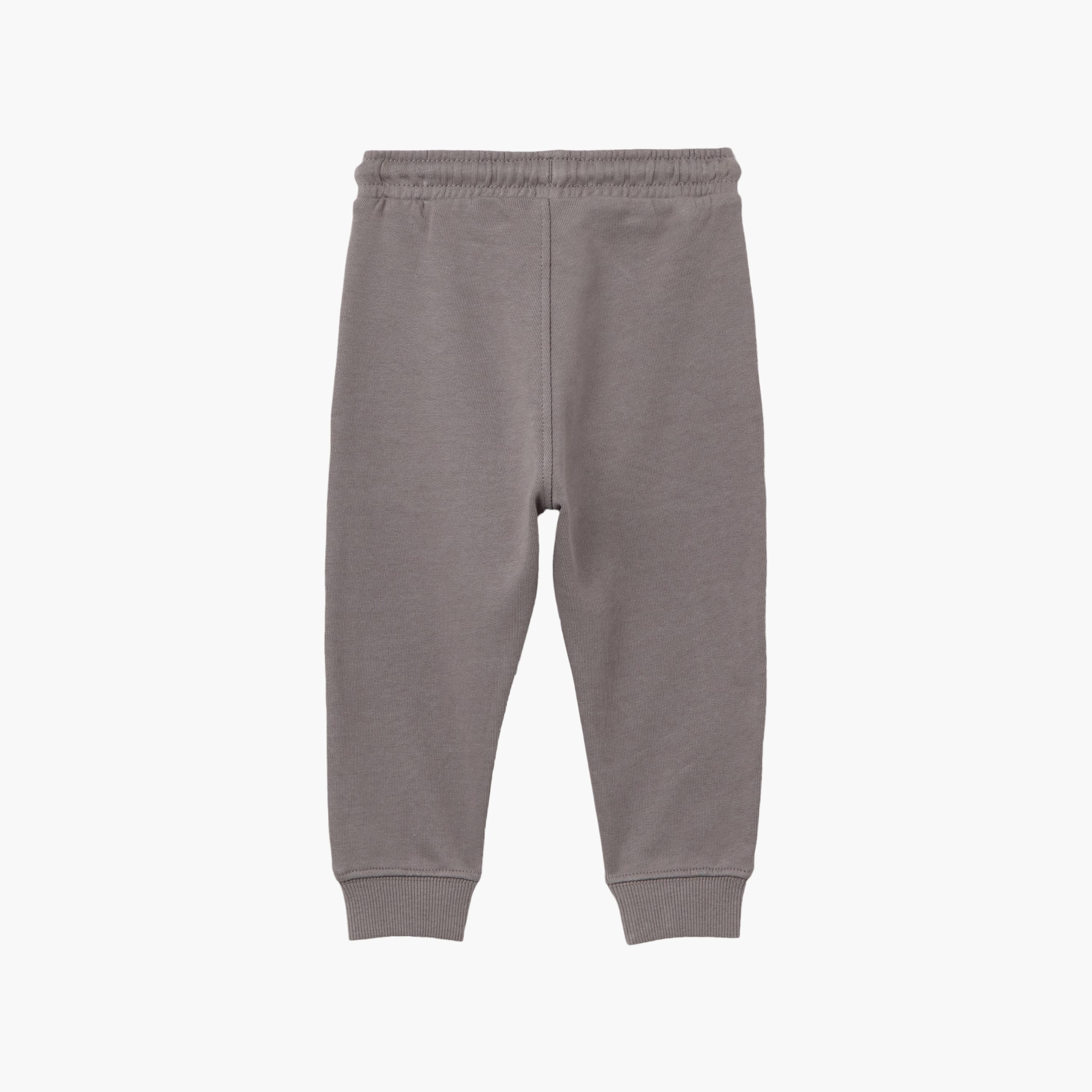 بنطال جوغرز قطن مطرز من اوه في اس-baby-boys-clothing-bottoms-joggersandtrackpants-image-2
