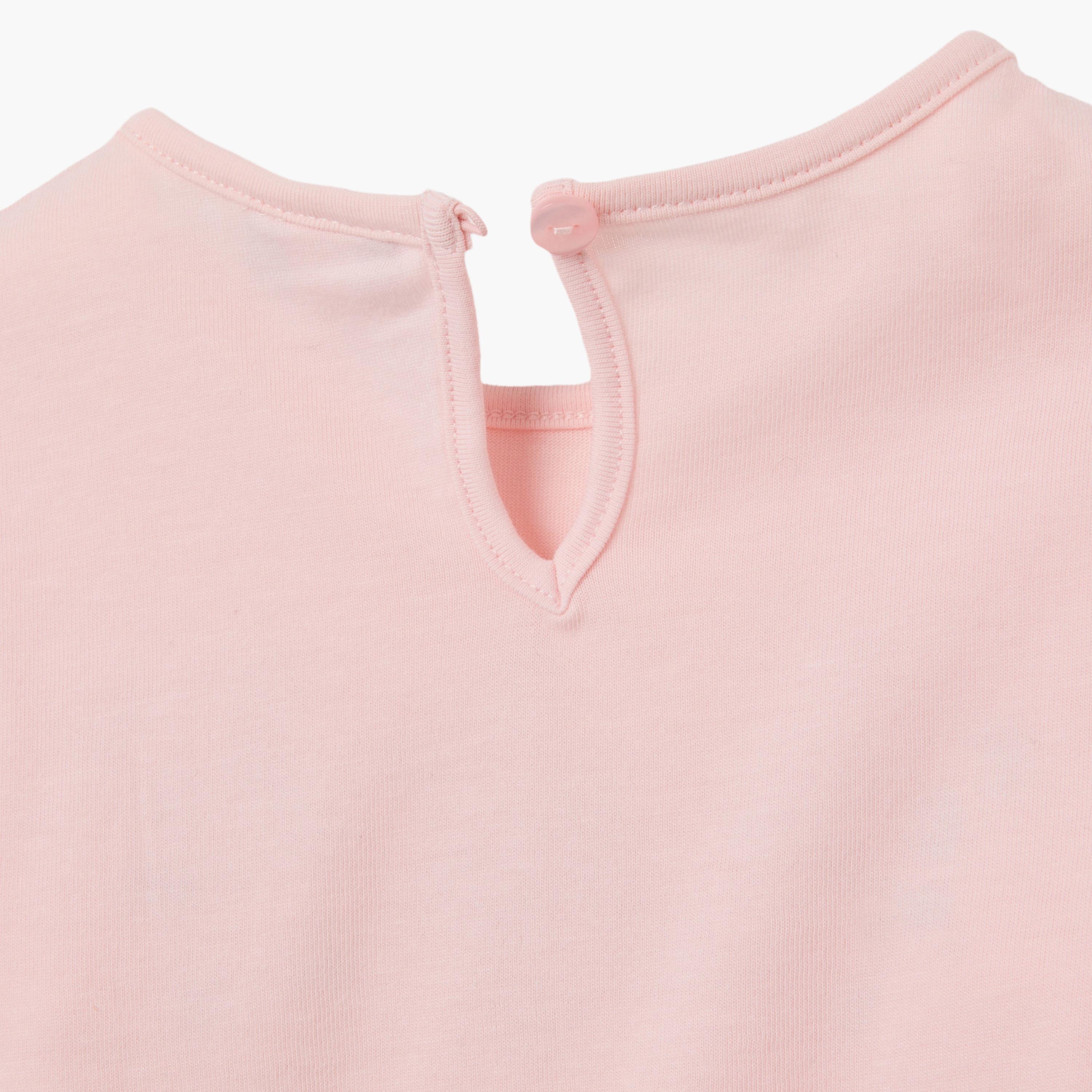 تيشيرت قطن بطبعة "باندا" بأكمام قصيرة من اوه في اس-baby-girls-clothing-tshirts-image-4