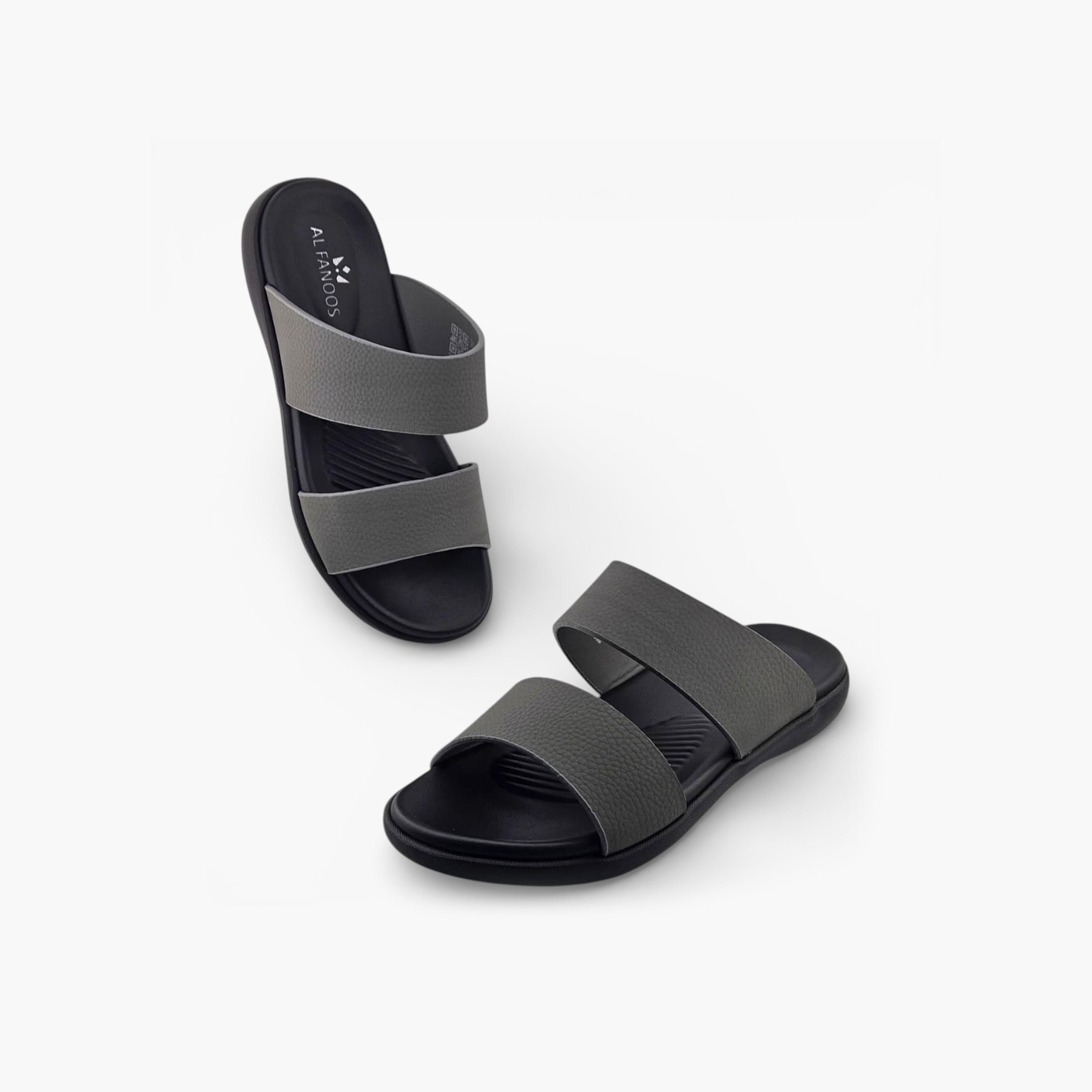 صندل سايروس المريح سهل الارتداء للرجال من آل فانوس-men-shoes-sandals-image-4