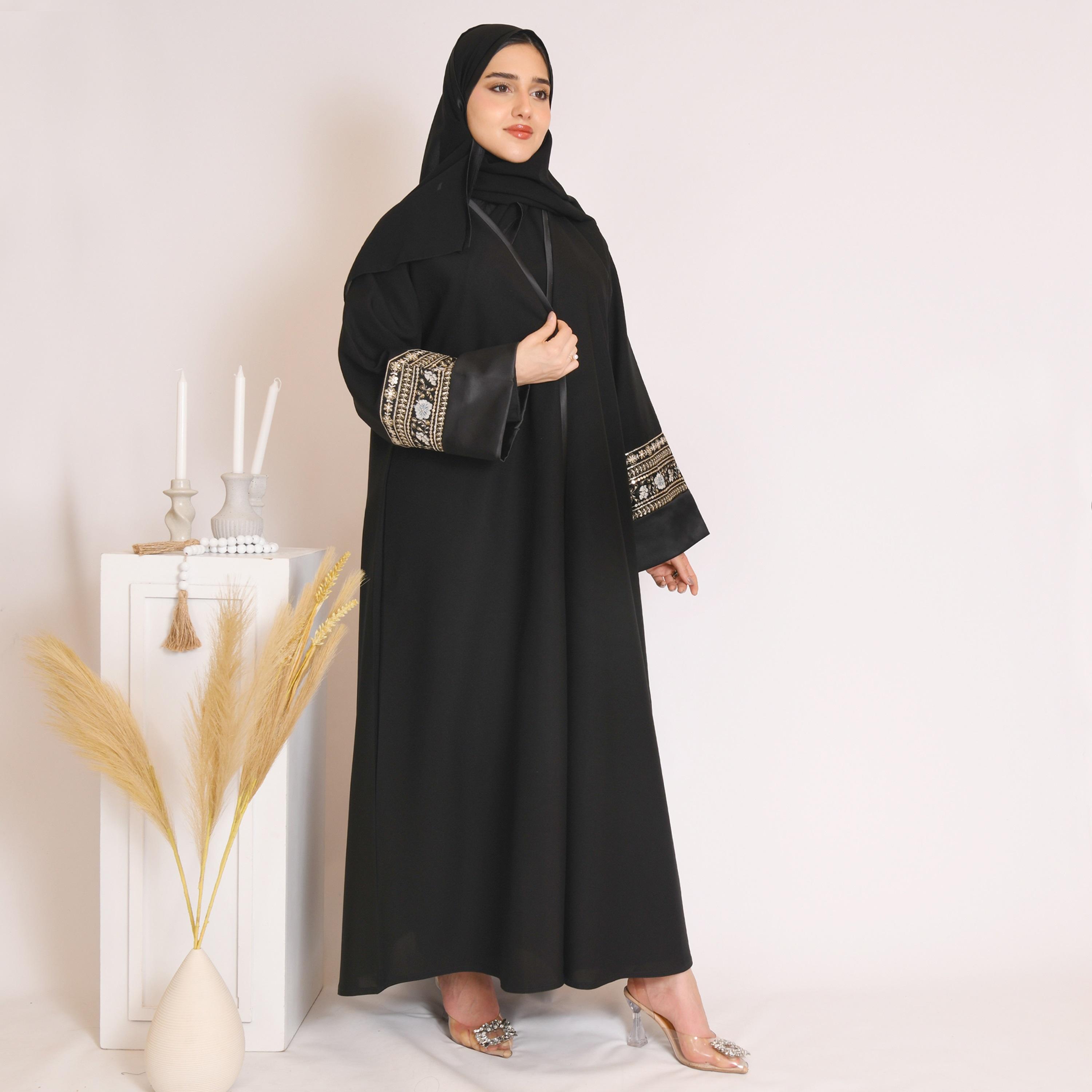 عباية حوراء سوداء من الكتان بأكمام واسعة وأطراف مطرزة للنساء مع طرحة-women-arabicclothing-abayas-image-1