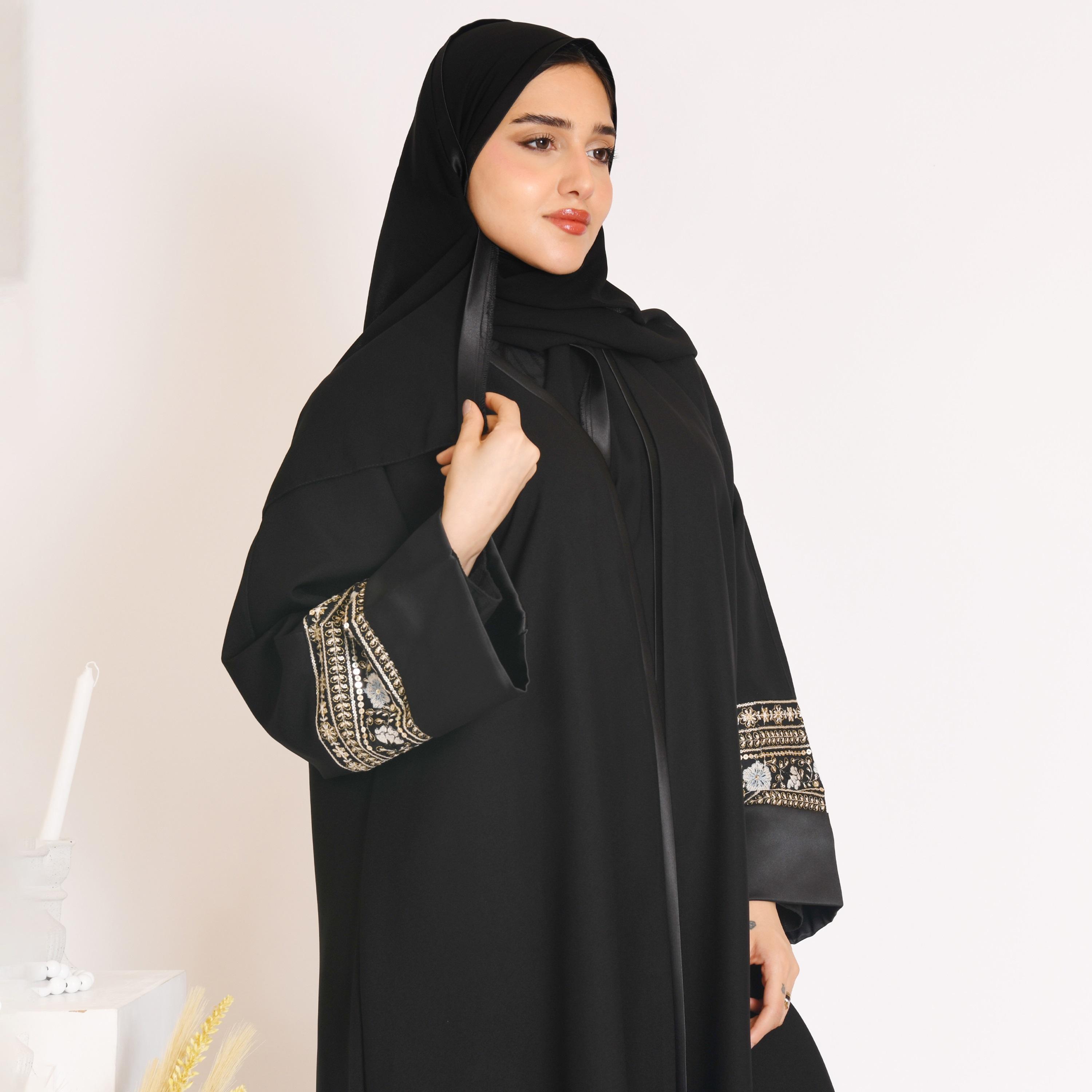 عباية حوراء سوداء من الكتان بأكمام واسعة وأطراف مطرزة للنساء مع طرحة-women-arabicclothing-abayas-image-3