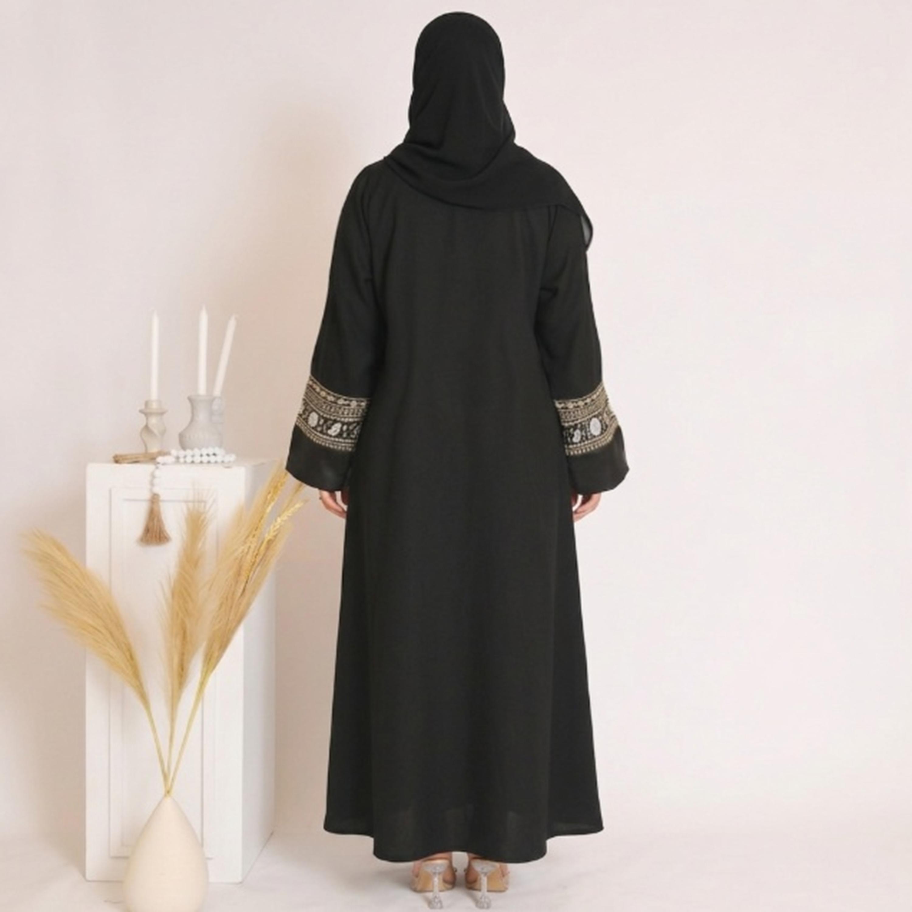 عباية حوراء سوداء من الكتان بأكمام واسعة وأطراف مطرزة للنساء مع طرحة-women-arabicclothing-abayas-image-5