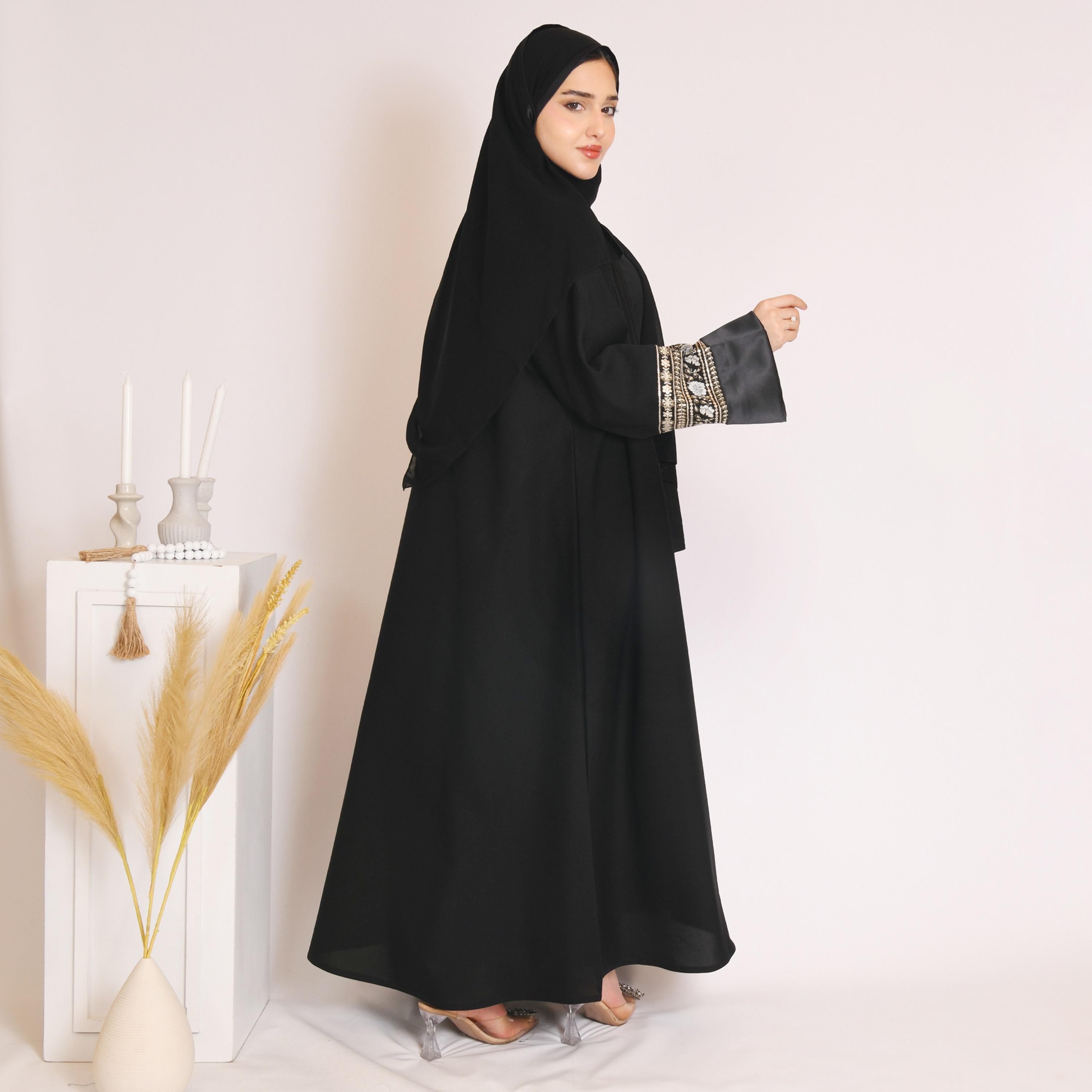 عباية حوراء سوداء من الكتان بأكمام واسعة وأطراف مطرزة للنساء مع طرحة-women-arabicclothing-abayas-image-6