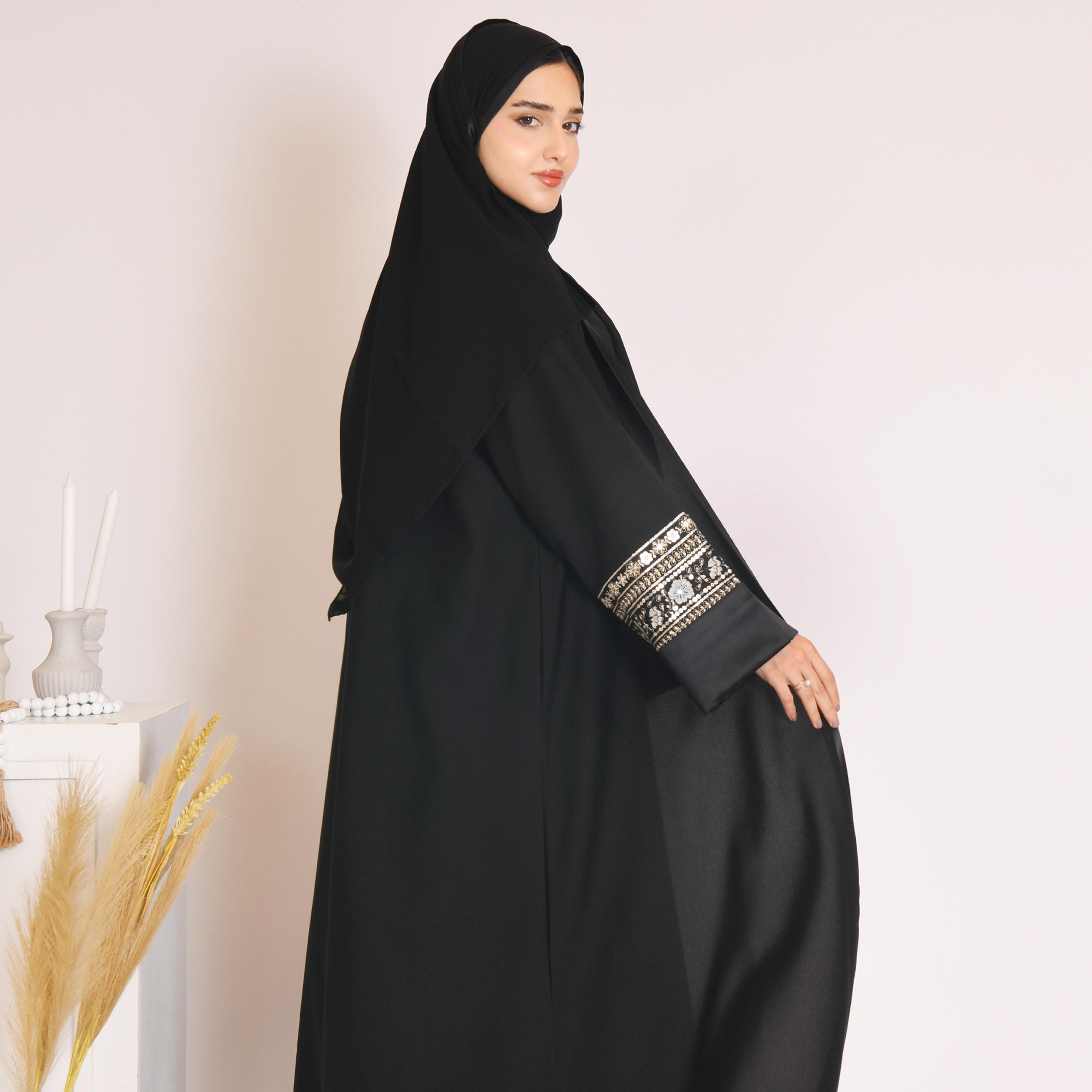 عباية حوراء سوداء من الكتان بأكمام واسعة وأطراف مطرزة للنساء مع طرحة-women-arabicclothing-abayas-image-7