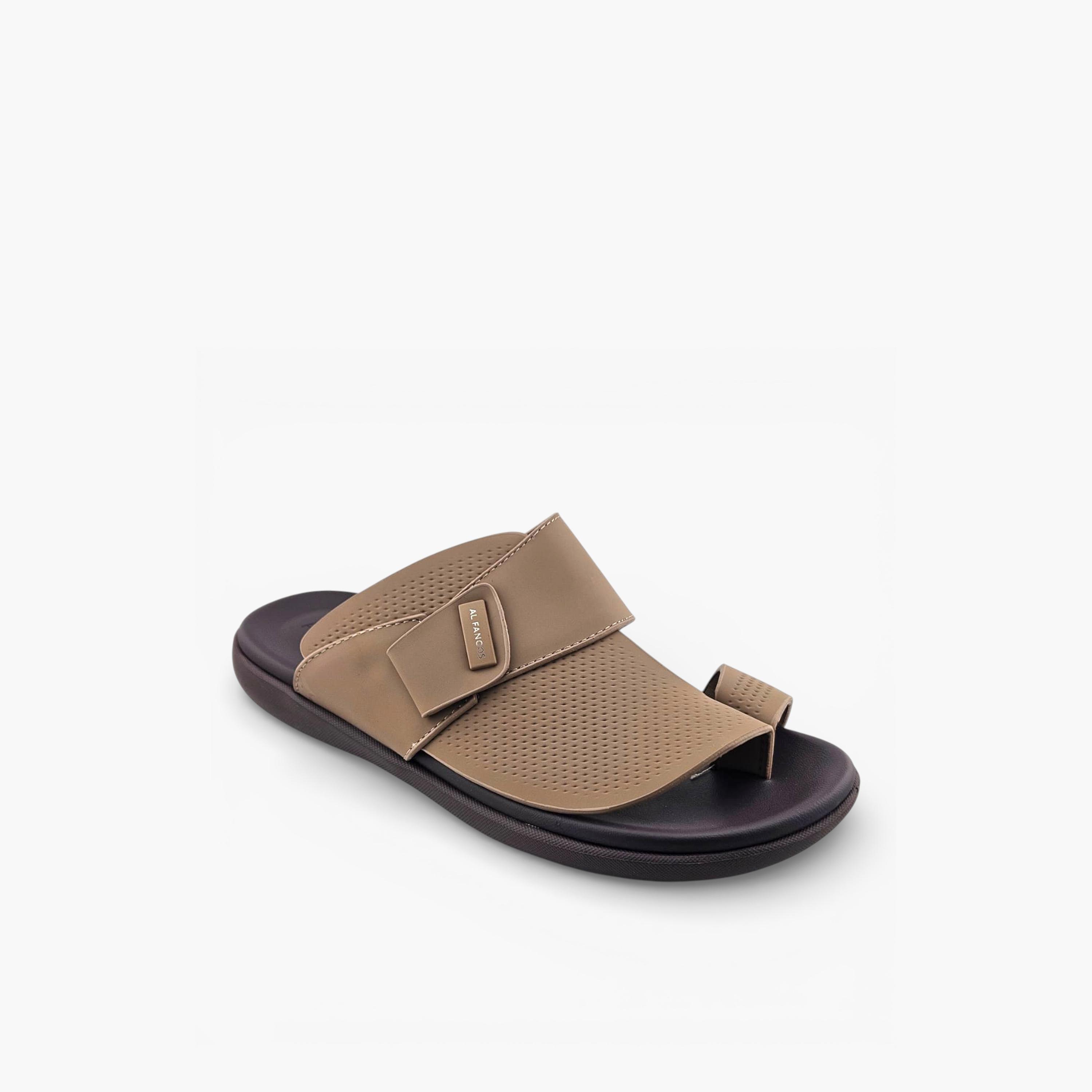 صندل سايروس المريح سهل الارتداء للرجال من آل فانوس-men-shoes-sandals-image-1