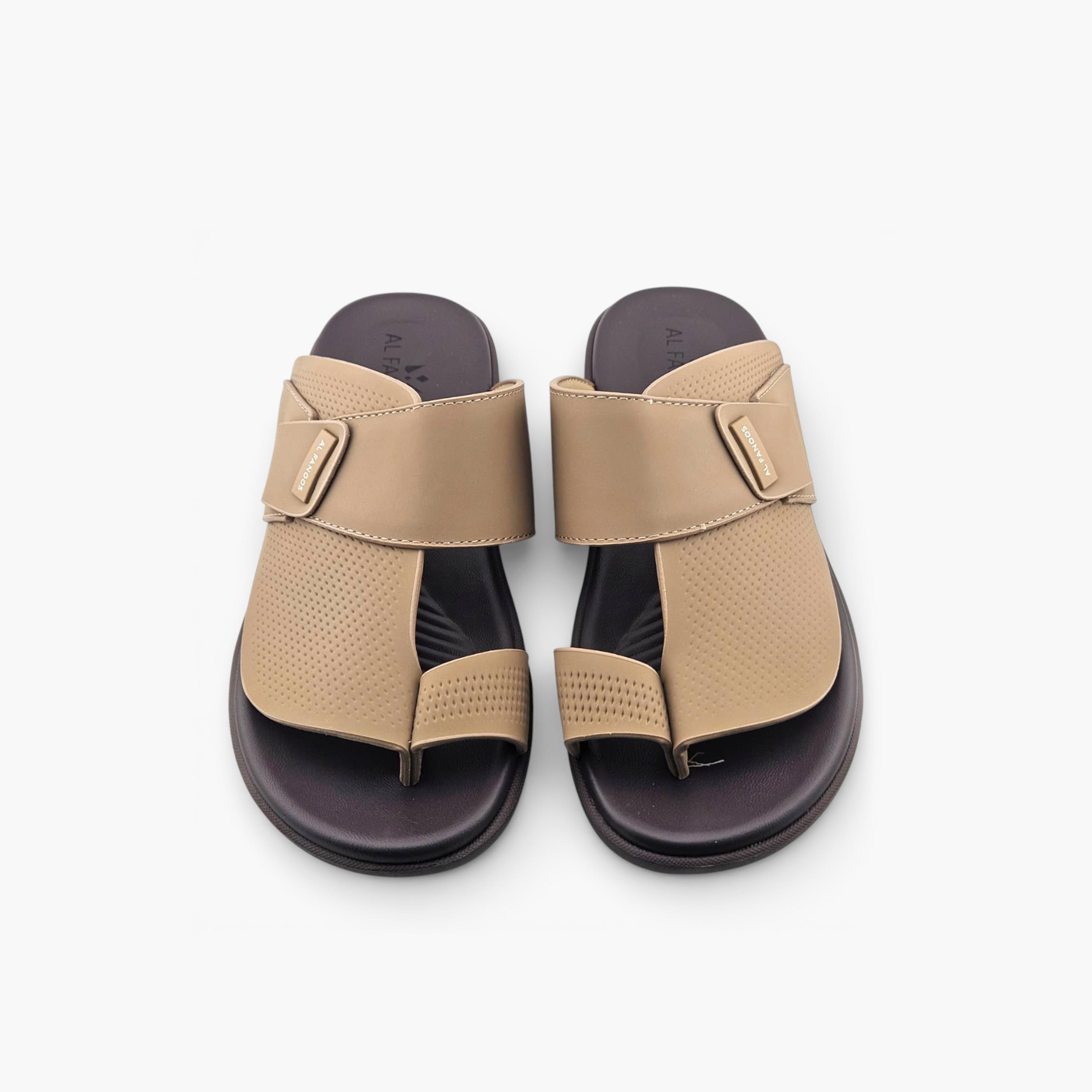 صندل سايروس المريح سهل الارتداء للرجال من آل فانوس-men-shoes-sandals-image-2
