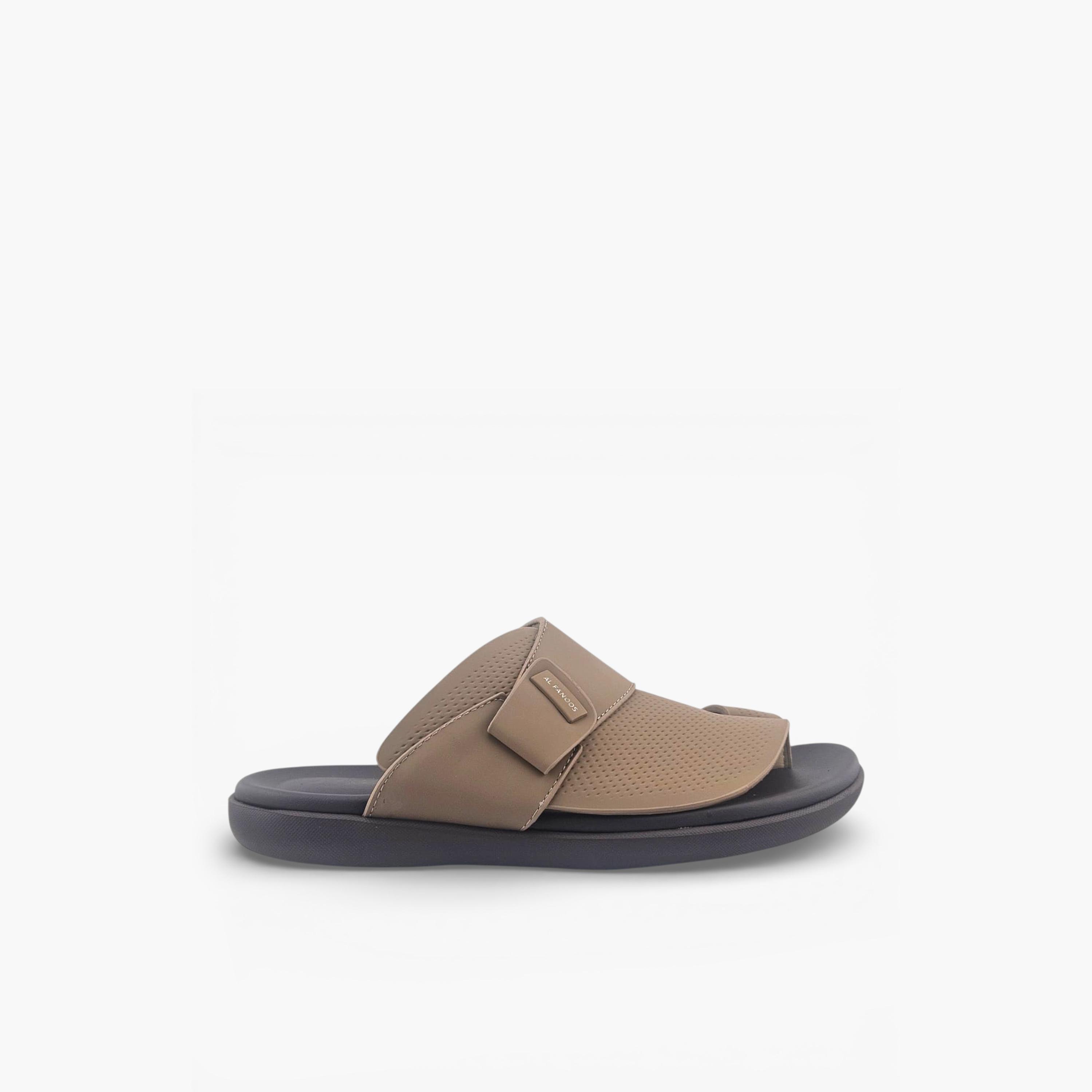 صندل سايروس المريح سهل الارتداء للرجال من آل فانوس-men-shoes-sandals-image-3