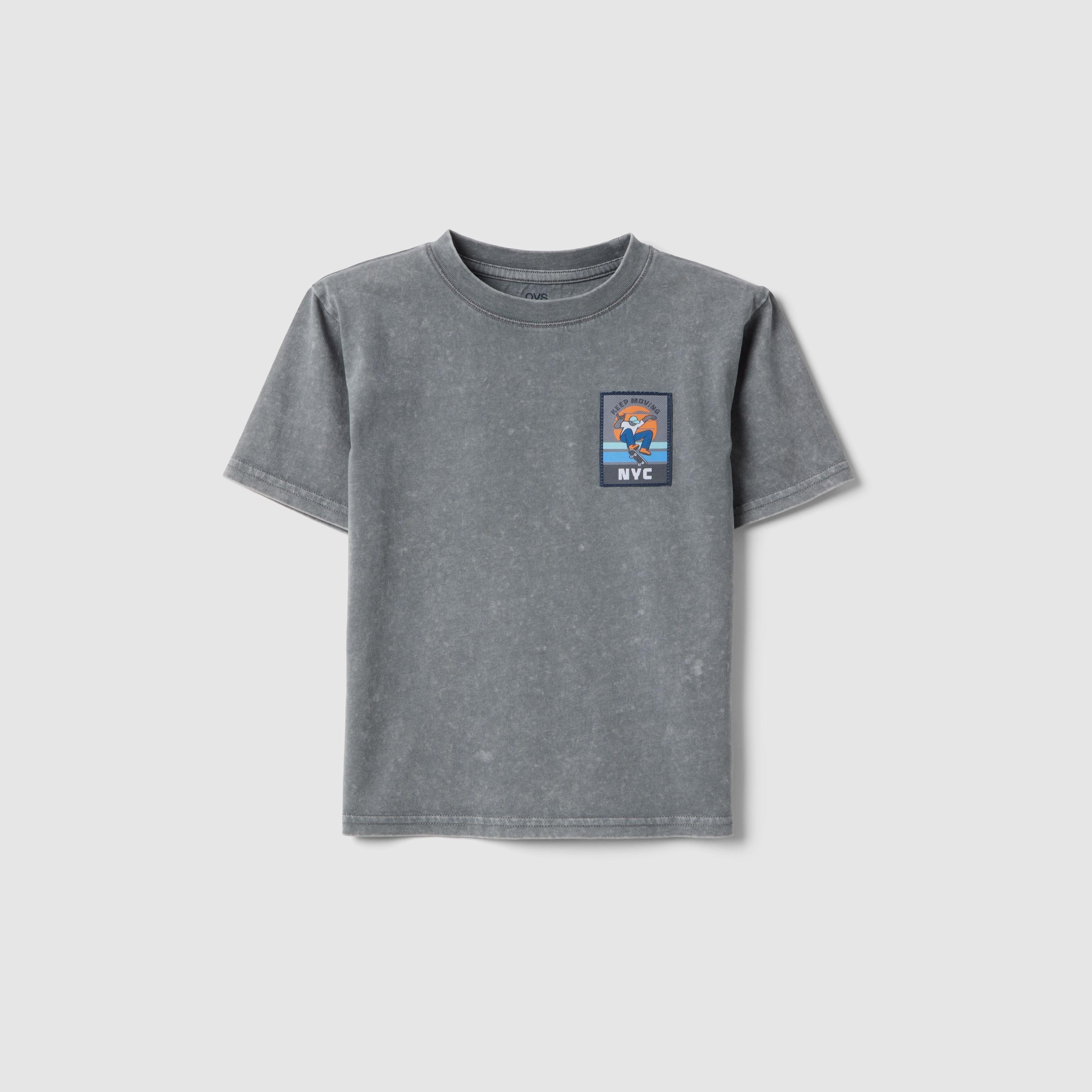 تيشيرت مزين برقعة إن واي سي وأكمام قصيرة من أو في إس-boys-clothing-tshirtsandpolos-image-1