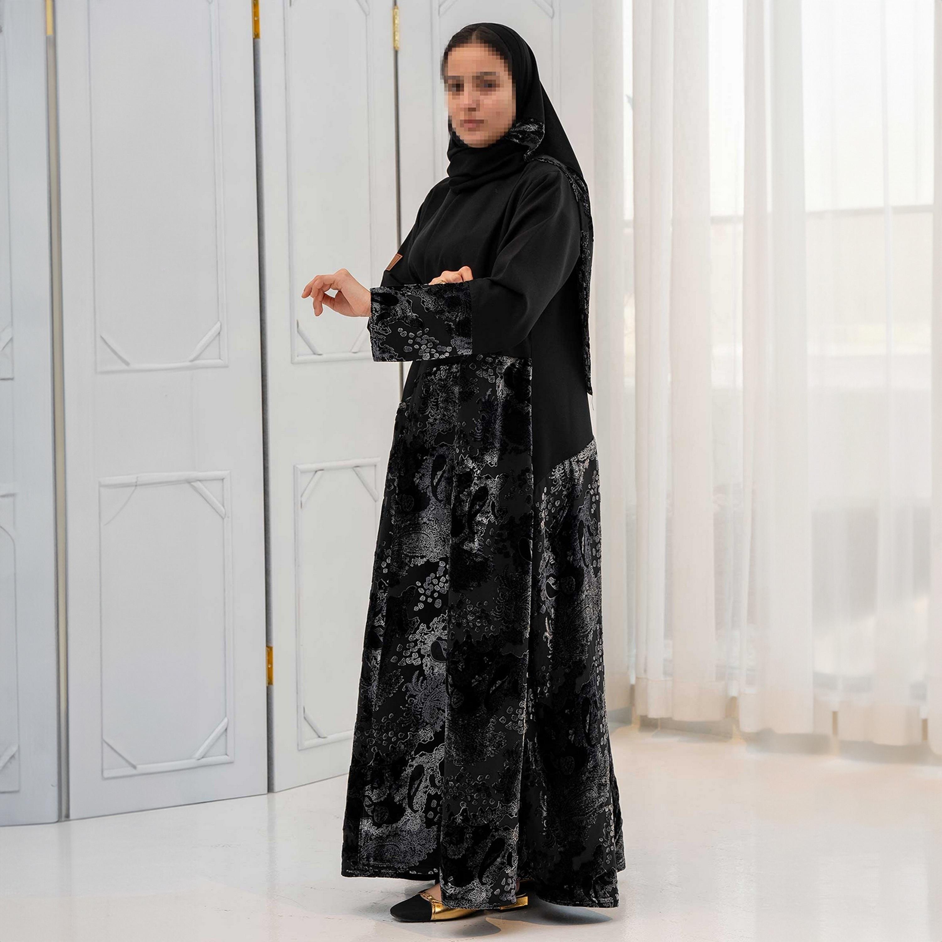 Zahiyh Black Contrast Cuff Sleeves Paisley Women's Cloche Abaya with Hijab-women-arabicclothing-abayas-image-3