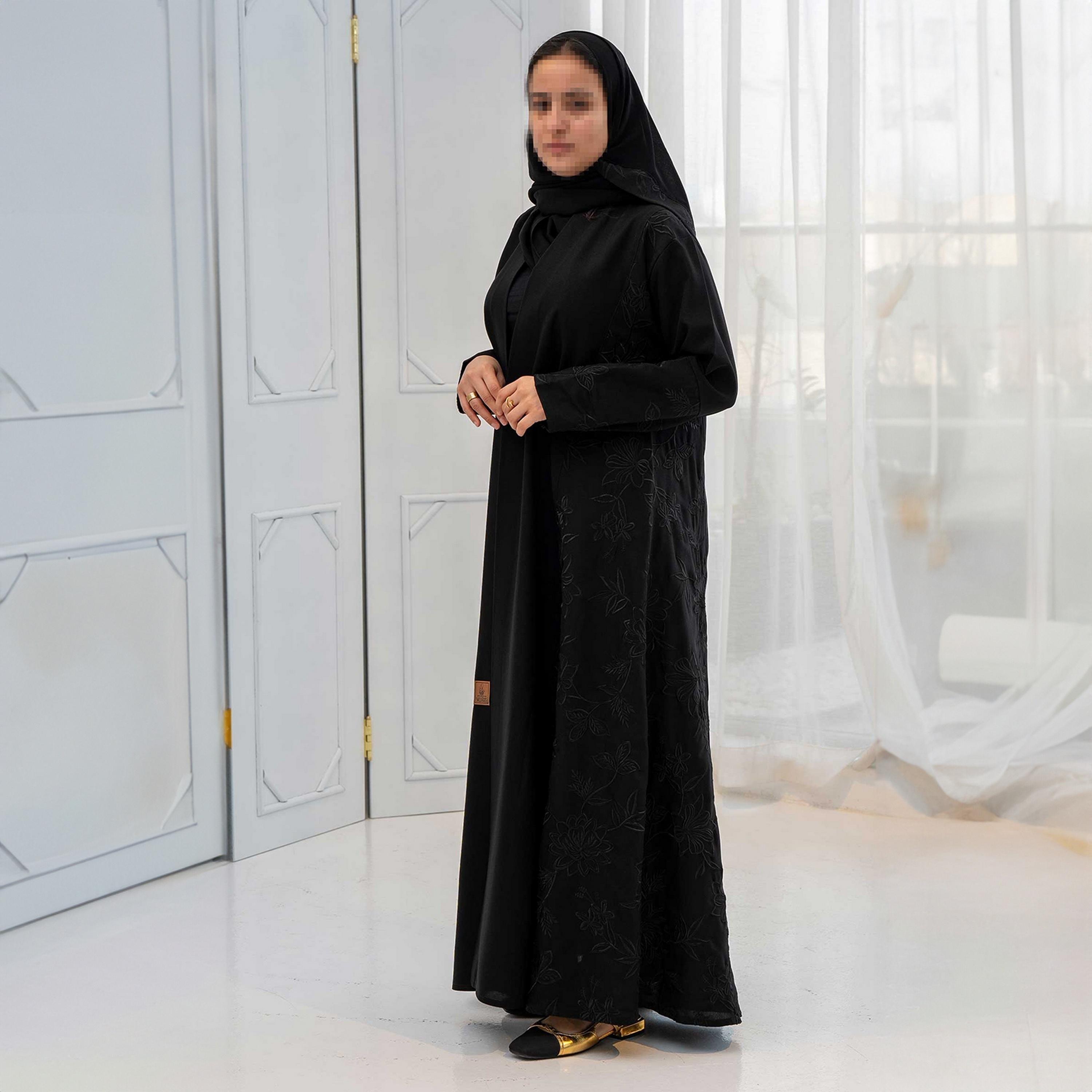 عباية نسائية سوداء مطرزة بالورود مع حجاب من زاهيه-women-arabicclothing-abayas-image-2