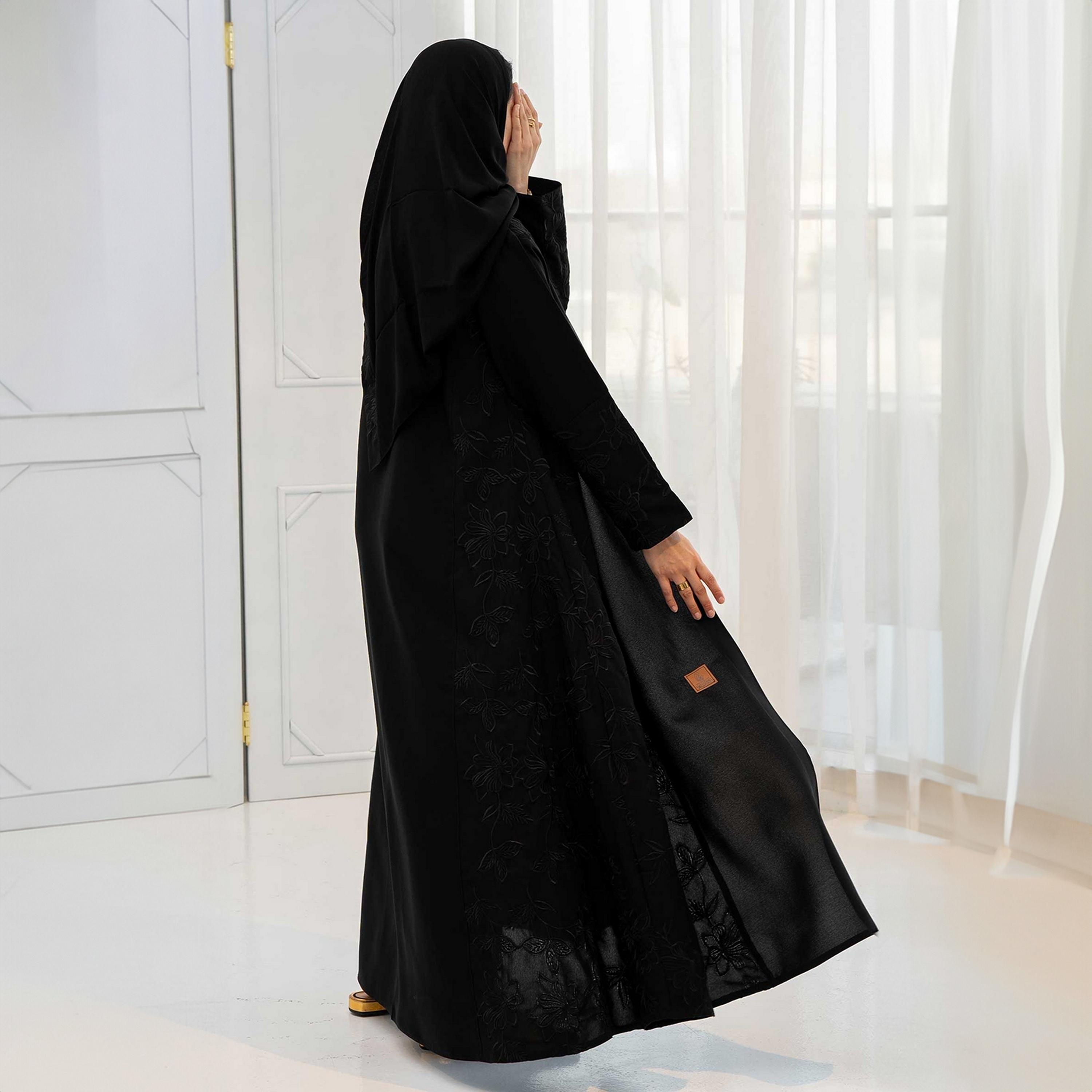 عباية نسائية سوداء مطرزة بالورود مع حجاب من زاهيه-women-arabicclothing-abayas-image-3