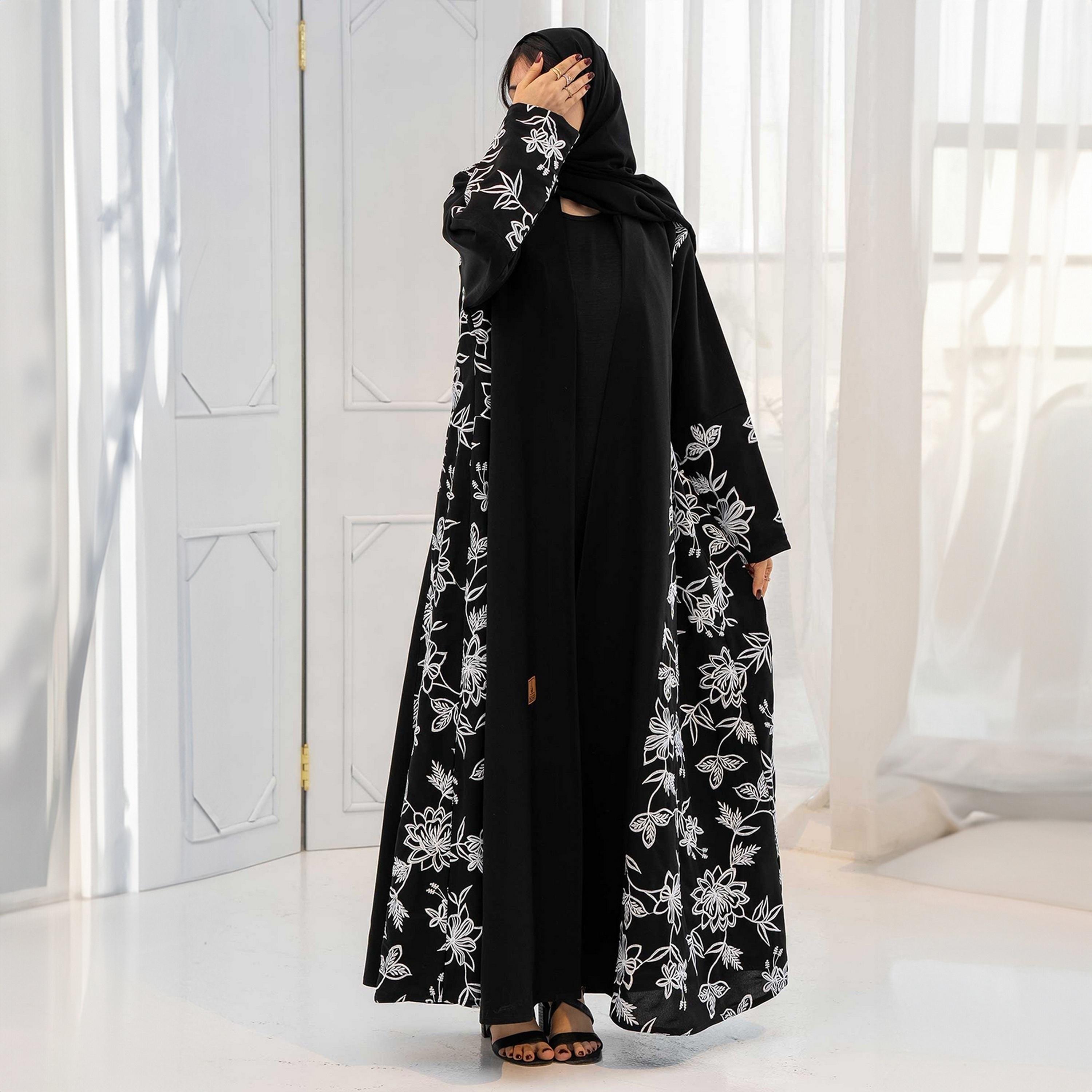 عباية نسائية سوداء مطرزة بالورود مع حجاب من زاهيه-women-arabicclothing-abayas-image-3