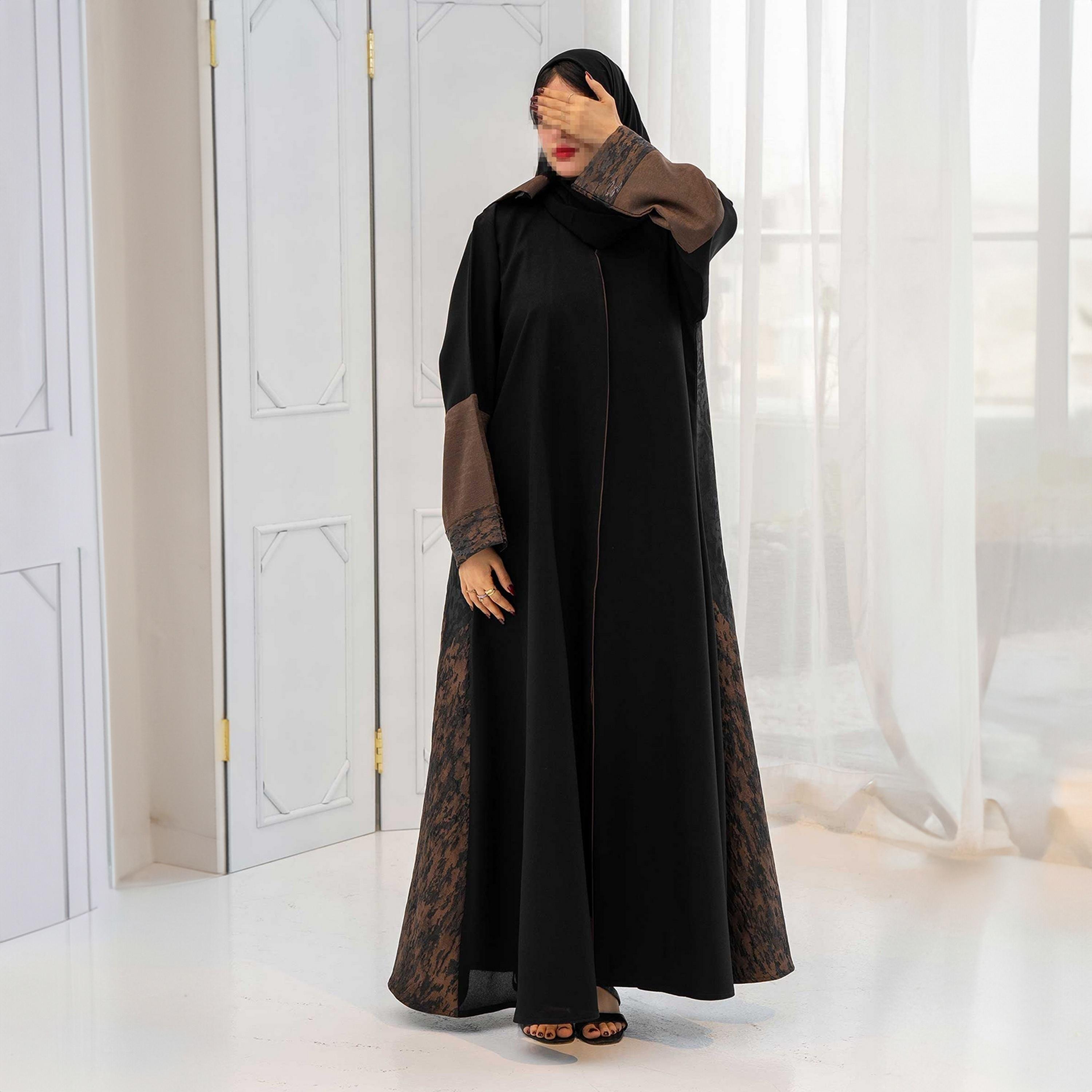 عباية نسائية باللونين الأسود والبني من قماش الجاكار مع حجاب من زاهيه-women-arabicclothing-abayas-image-1