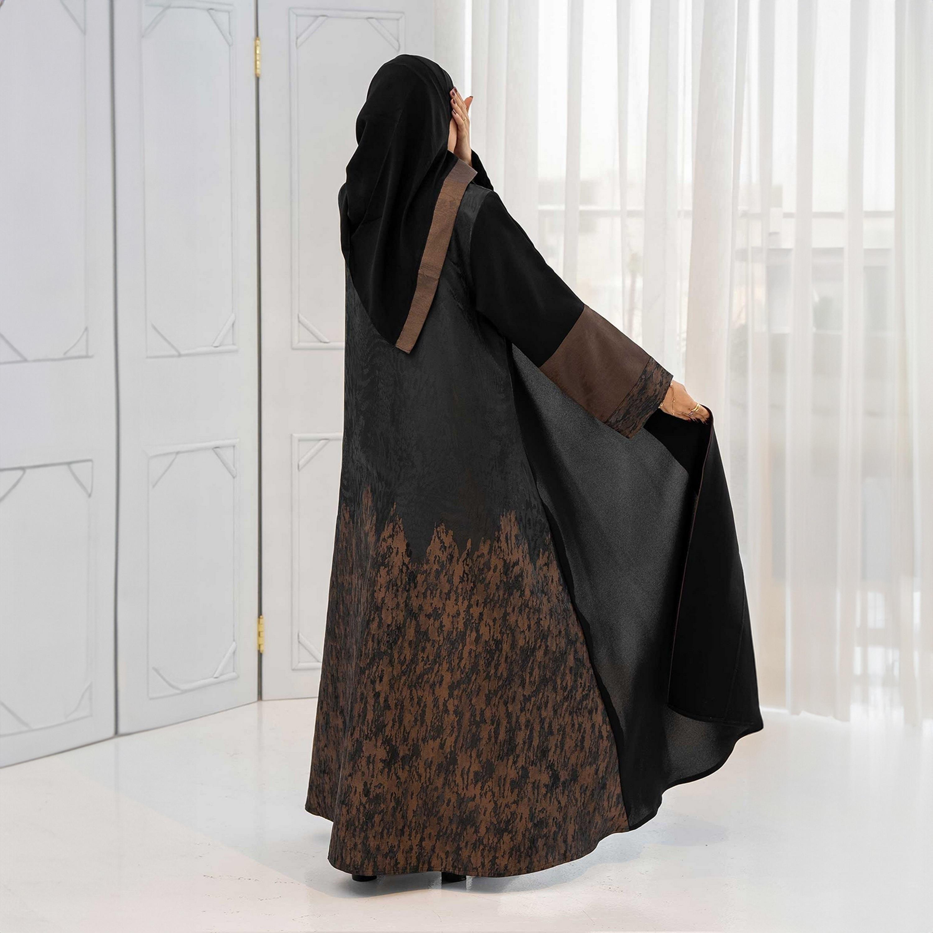 عباية نسائية باللونين الأسود والبني من قماش الجاكار مع حجاب من زاهيه-women-arabicclothing-abayas-image-4