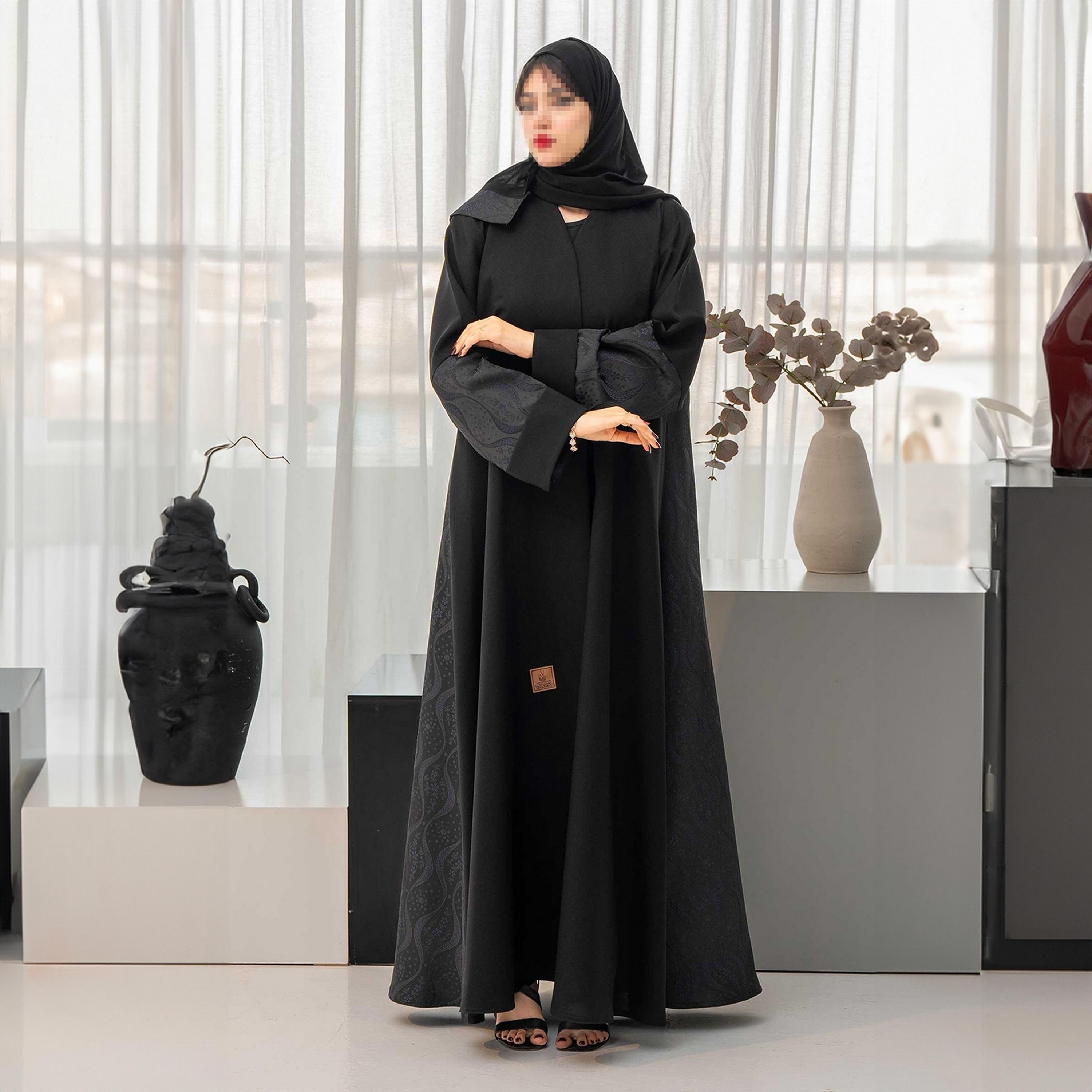 عباية نسائية سوداء بأكمام متباينة من قماش الجاكار مع حجاب من زاهيه-women-arabicclothing-abayas-image-1