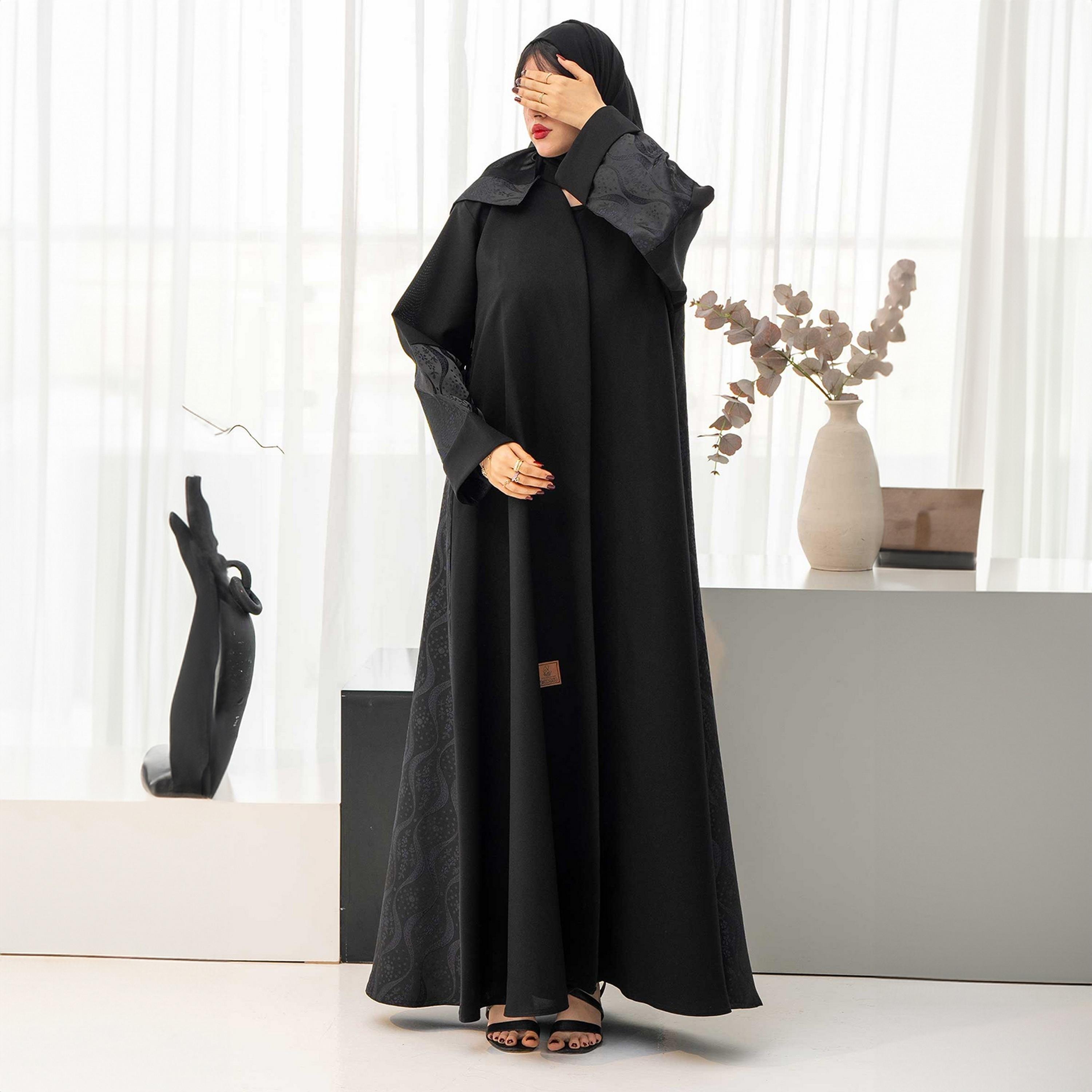 عباية نسائية سوداء بأكمام متباينة من قماش الجاكار مع حجاب من زاهيه-women-arabicclothing-abayas-image-2