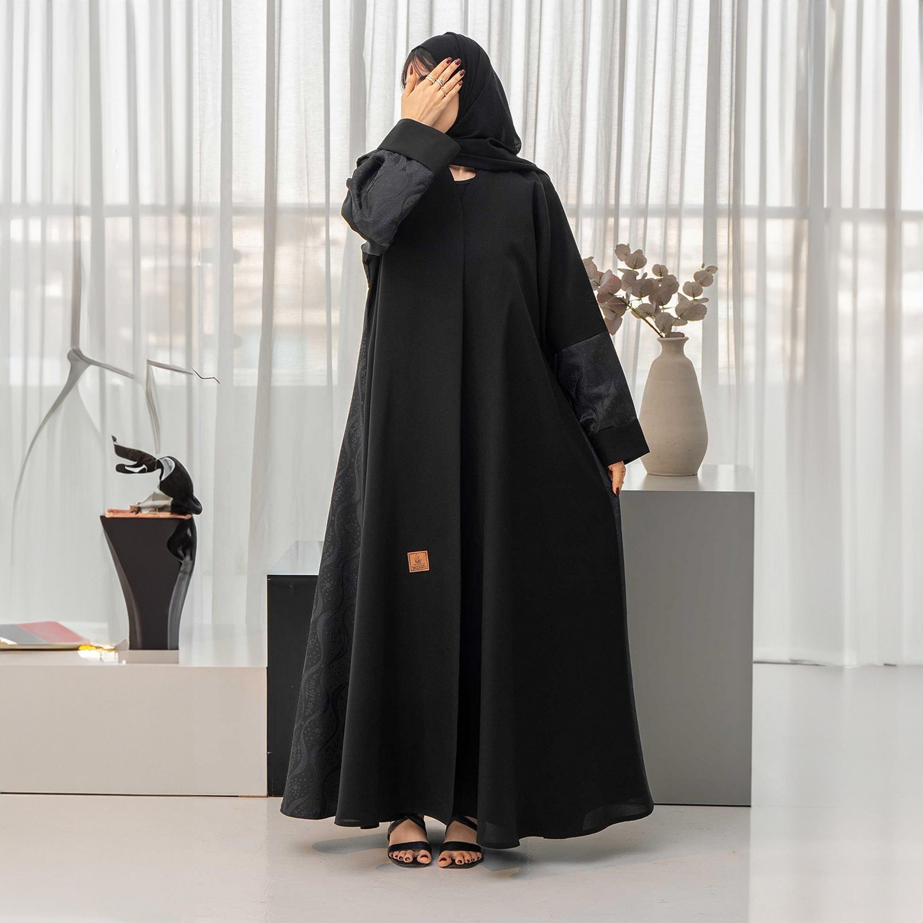 عباية نسائية سوداء بأكمام متباينة من قماش الجاكار مع حجاب من زاهيه-women-arabicclothing-abayas-image-3