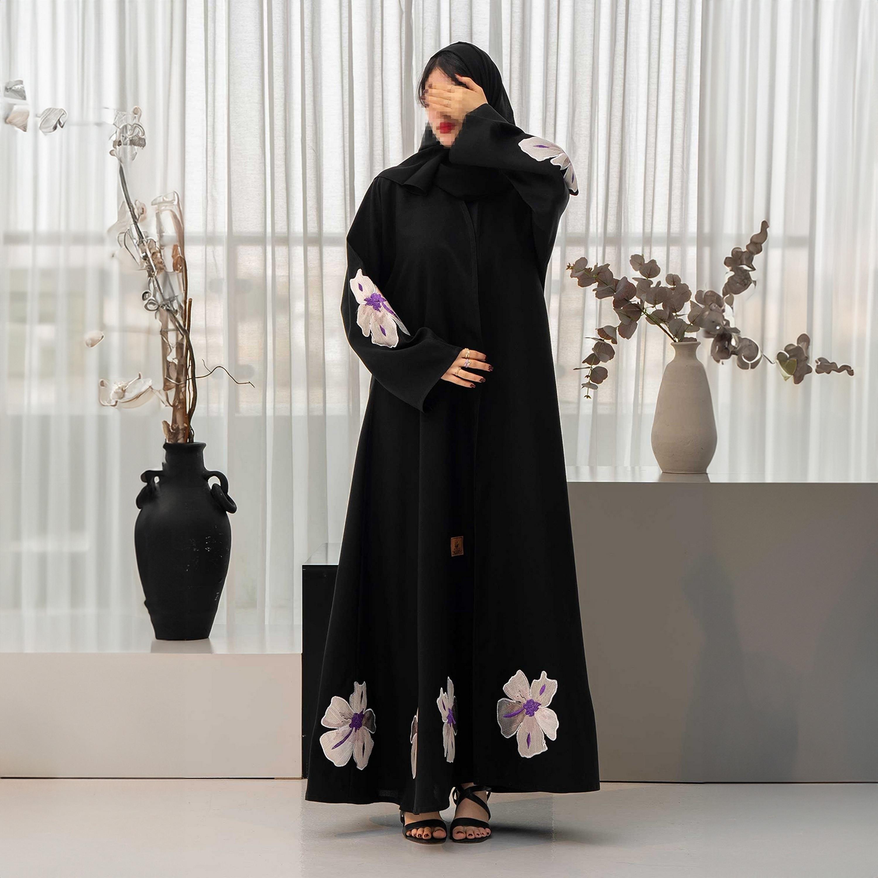 عباية نسائية سوداء مطرزة بالورود مع حجاب من زاهيه-women-arabicclothing-abayas-image-1
