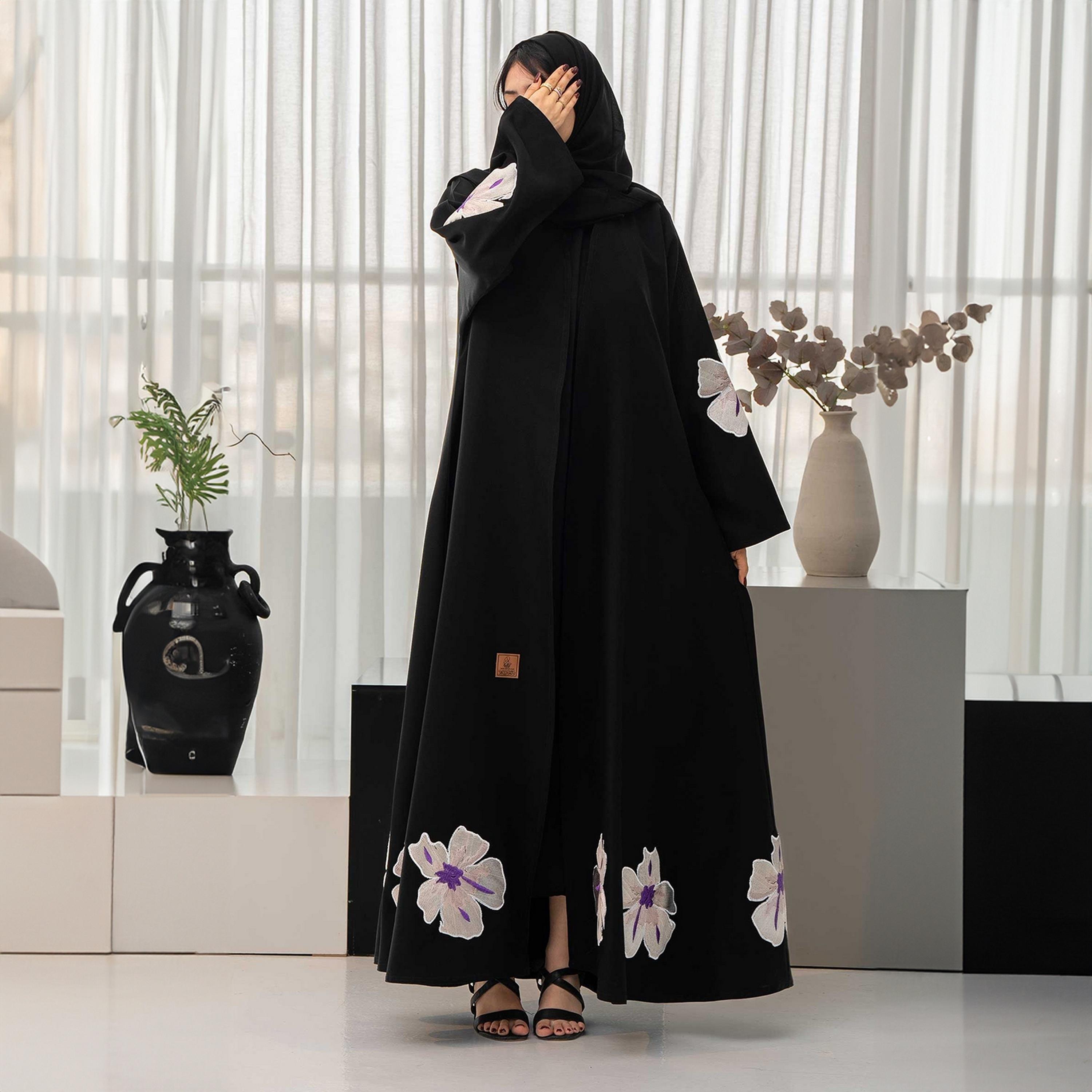 عباية نسائية سوداء مطرزة بالورود مع حجاب من زاهيه-women-arabicclothing-abayas-image-2