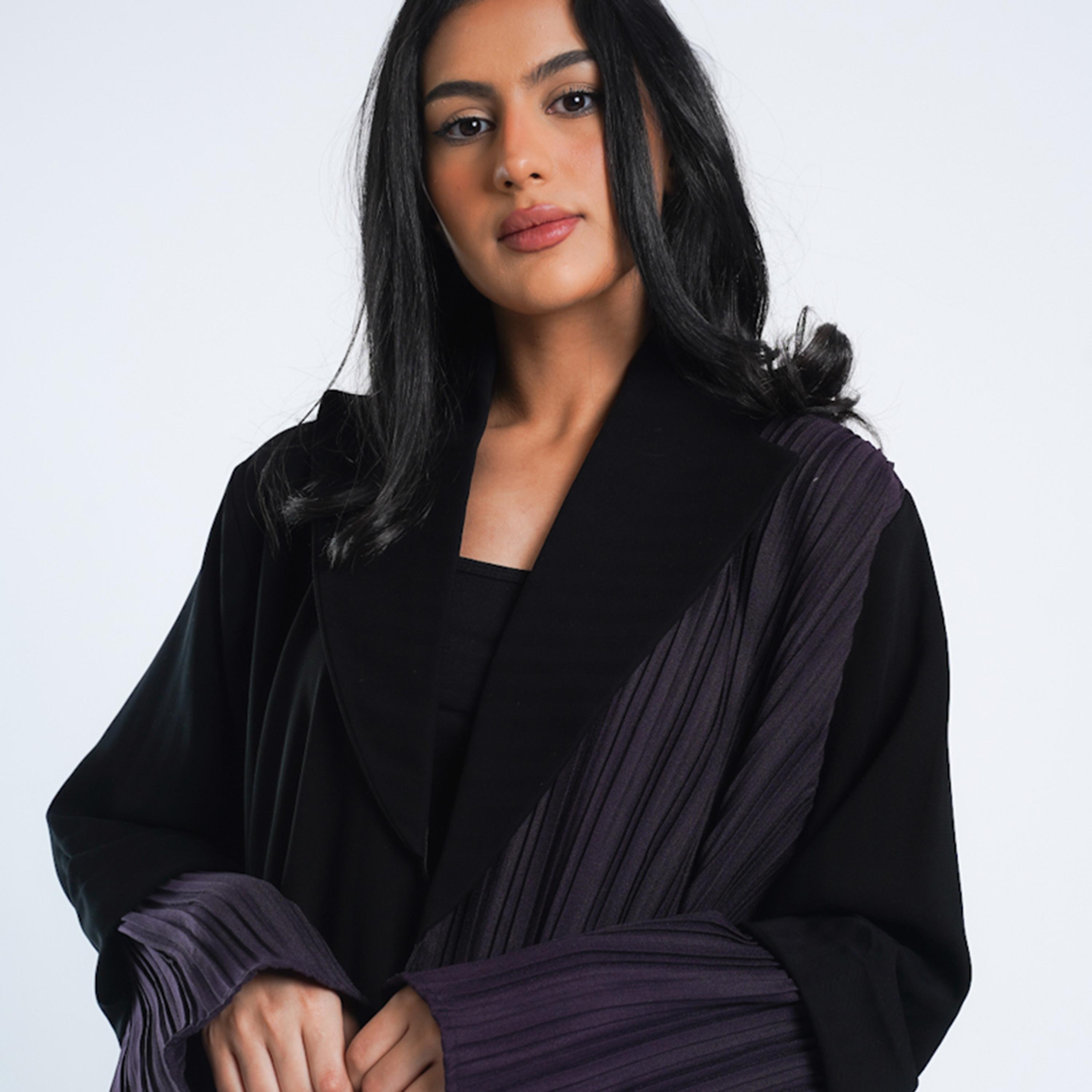 Gheed Black Textured Lapel Collared Bell Sleeves Crepe Women's Abaya with Hijab-women-arabicclothing-abayas-image-2