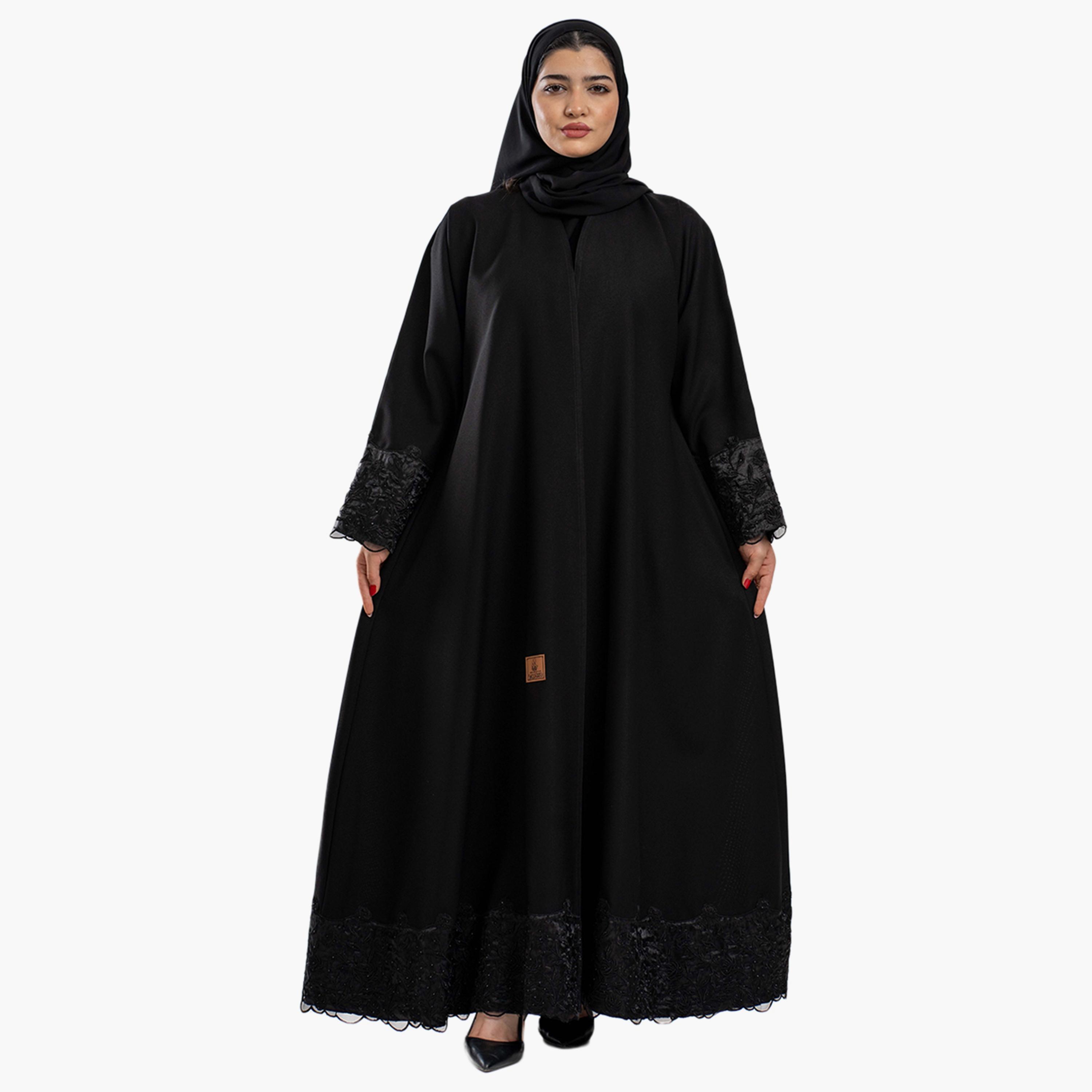 عباية نسائية سوداء بأكمام واسعة مطرزة ومرصعة بالكريستال مع حجاب من زاهيه-women-arabicclothing-abayas-image-1