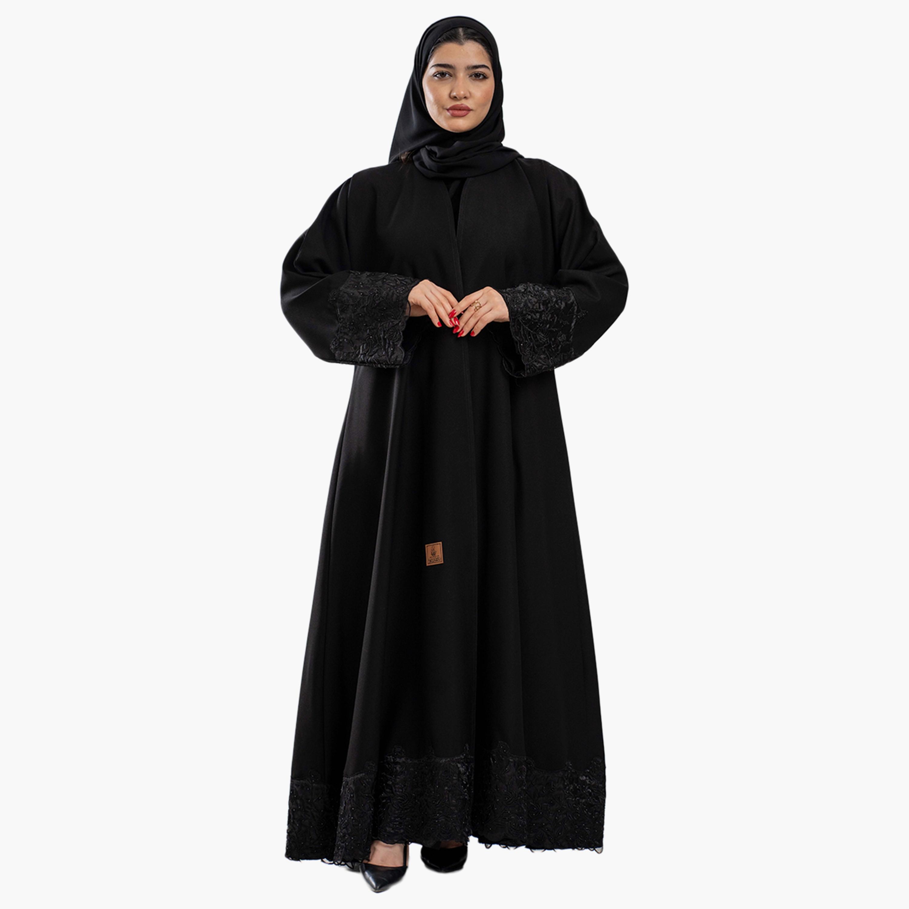 عباية نسائية سوداء بأكمام واسعة مطرزة ومرصعة بالكريستال مع حجاب من زاهيه-women-arabicclothing-abayas-image-2