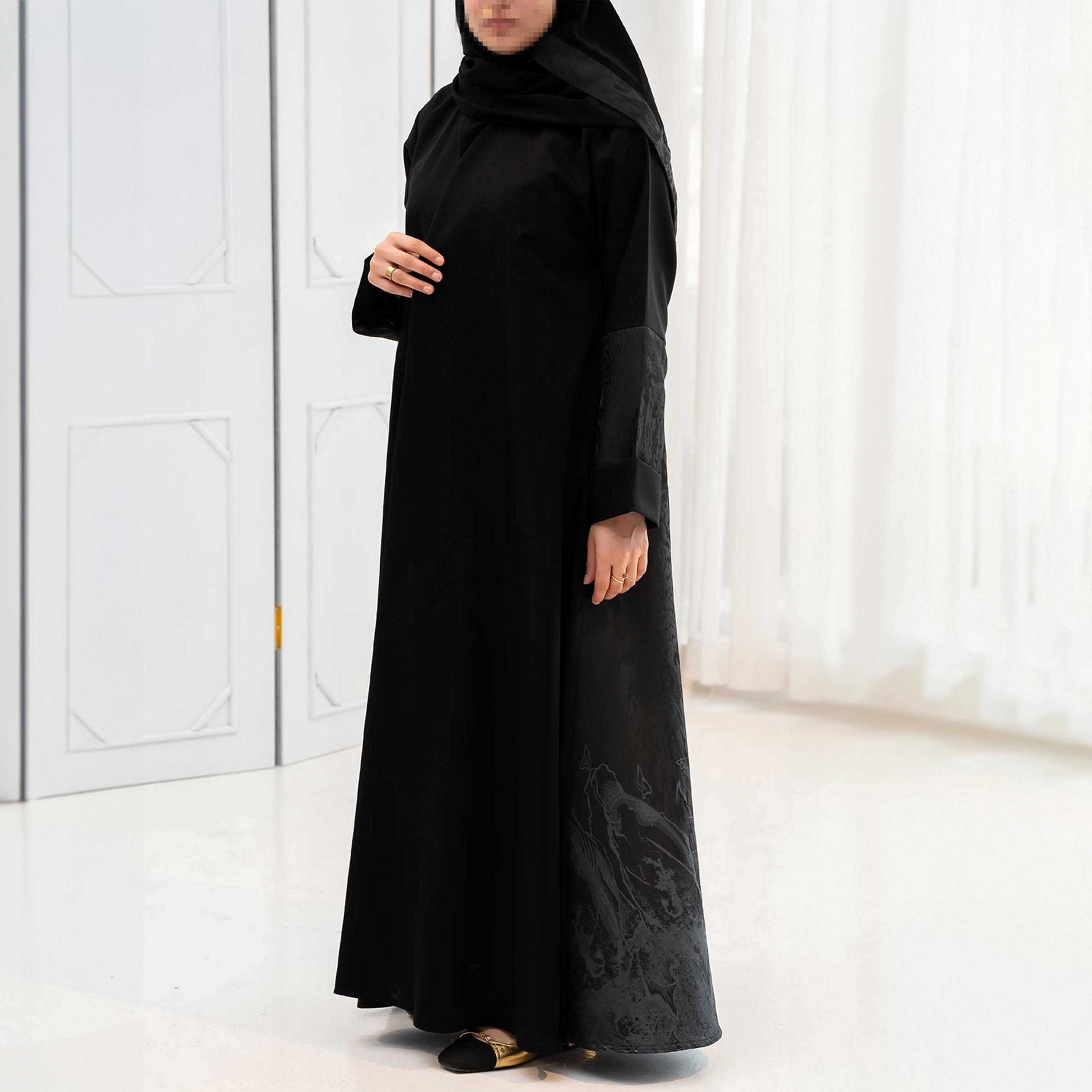 عباية نسائية سوداء بأكمام متباينة من قماش الجاكار مع حجاب من زاهيه-women-arabicclothing-abayas-image-4