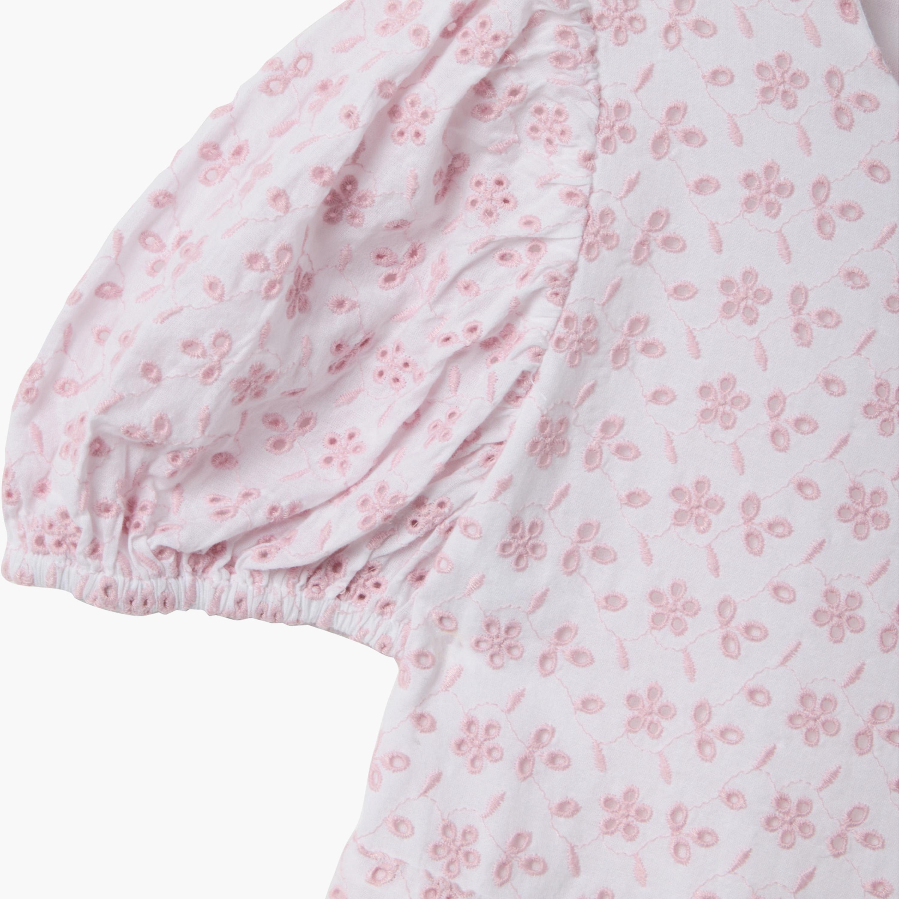 فستان قطن بأكمام قصيرة منتفخة وتطريز إنجليزي (برودري أنجليز) من أوه في إس-girls-clothing-dressesandjumpsuits-image-4
