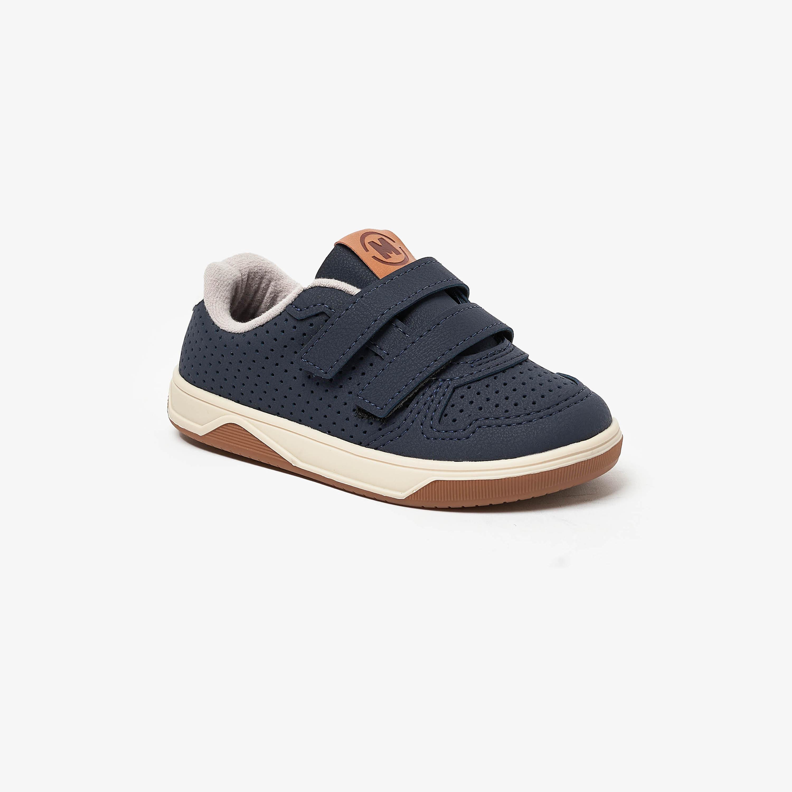 حذاء رياضي من موليكينهو للأطفال بمقدمة مستديرة ومنخفضة | 2623-102-14909-boys-shoes-sneakers-image-1
