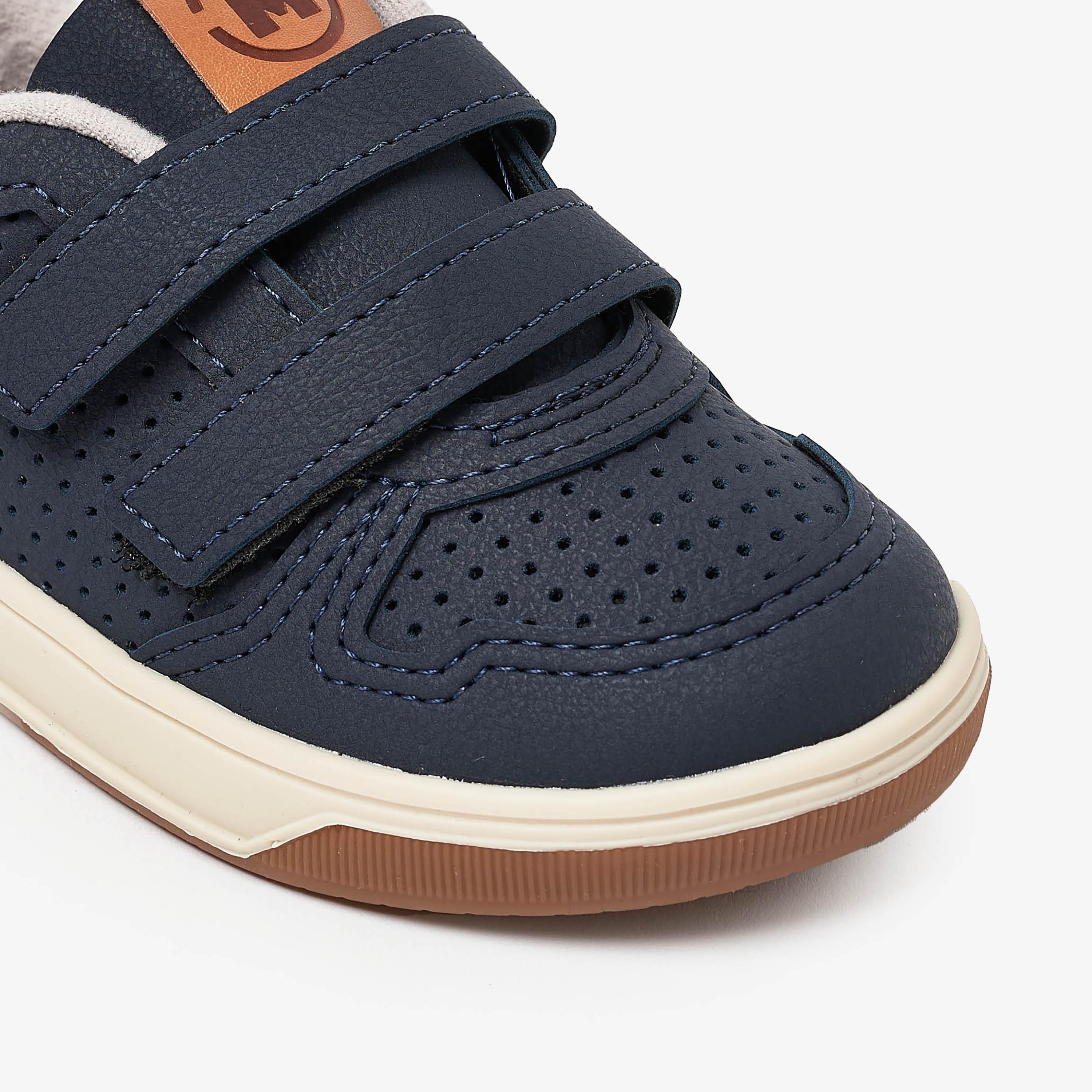 حذاء رياضي من موليكينهو للأطفال بمقدمة مستديرة ومنخفضة | 2623-102-14909-boys-shoes-sneakers-image-5