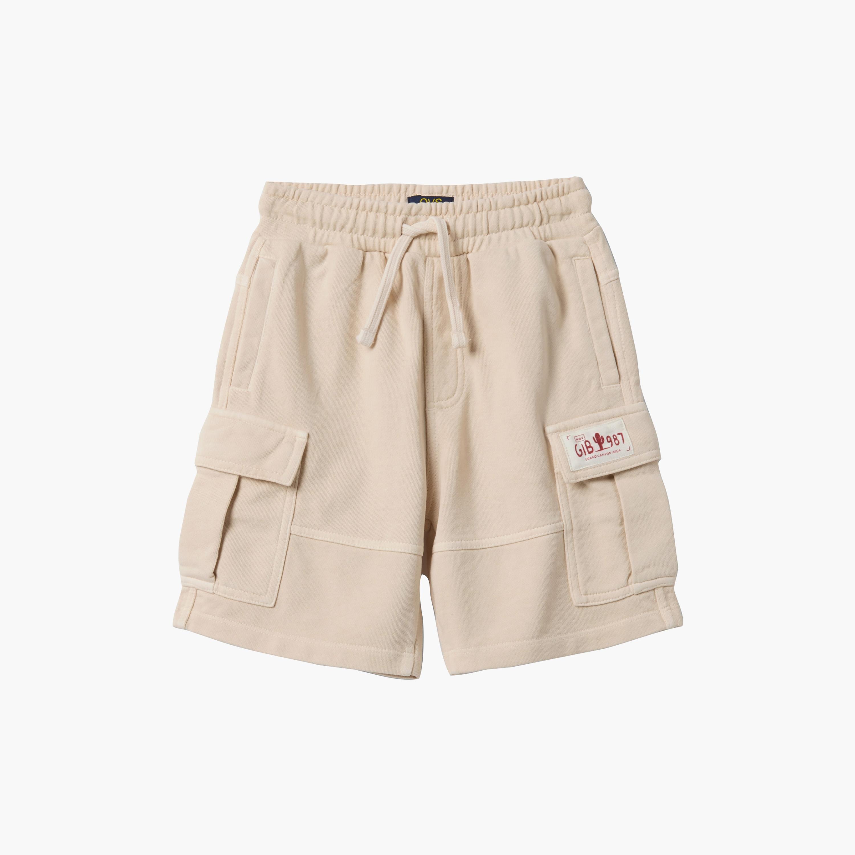 شورت كارجو قطن مع برباط وخصر مرن من أوه في إس-boys-clothing-bottoms-shorts-image-1