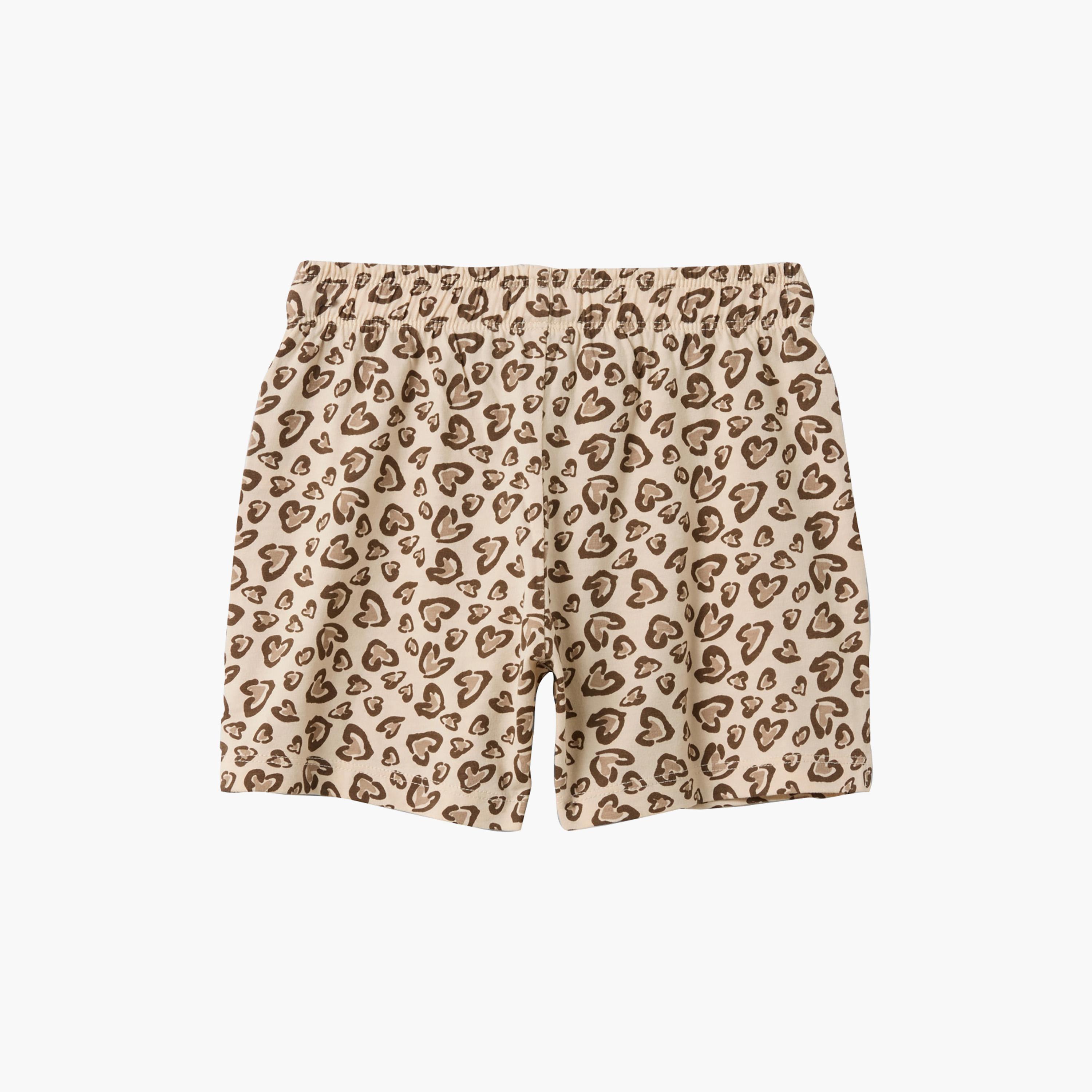 شورت مع برباط وخصر مرن وطبعة قلوب من أوه في إس-girls-clothing-bottoms-shorts-image-2