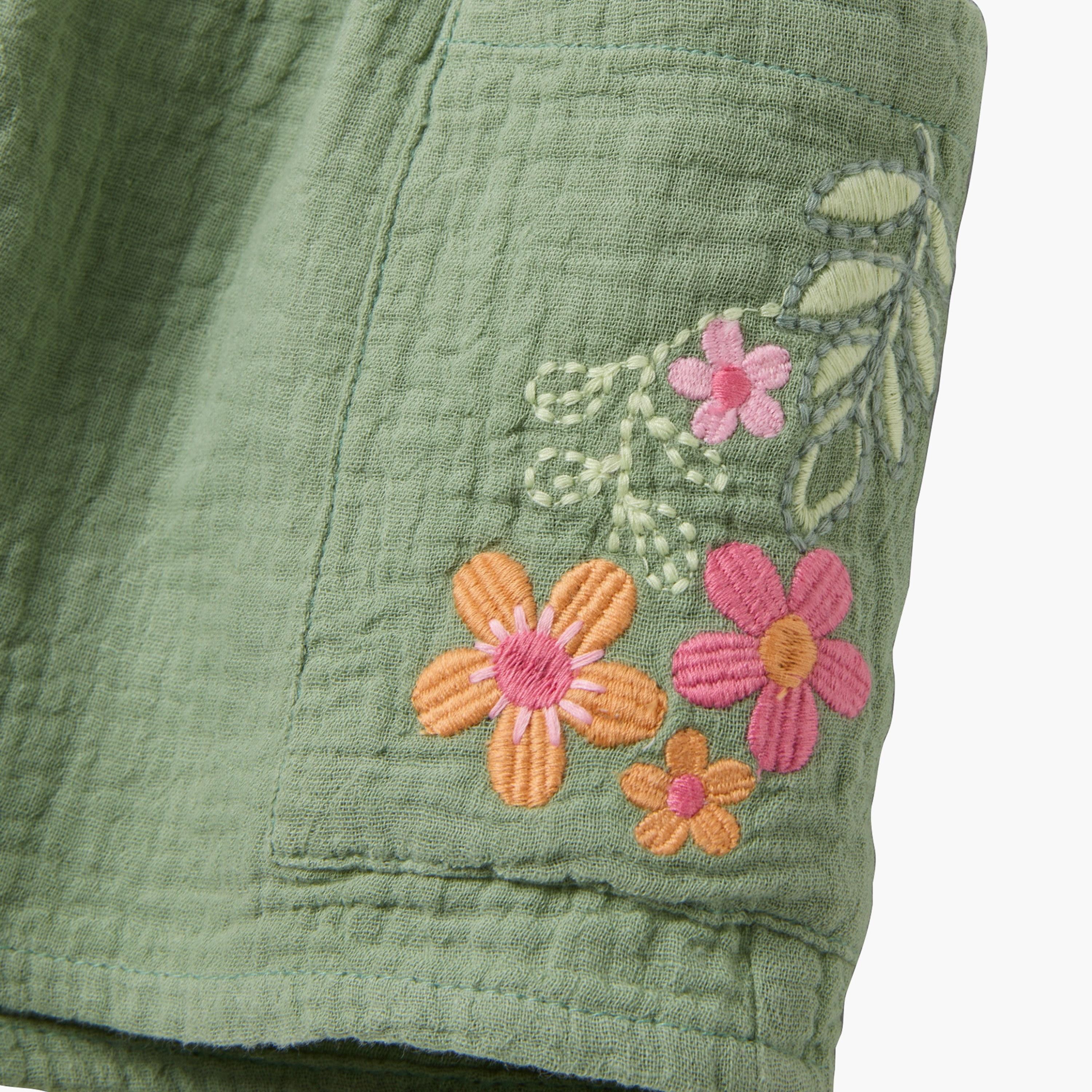 شورت قطن بتطريز زهور وخصر مرن من أوه في إس-baby-girls-clothing-bottoms-shorts-image-3