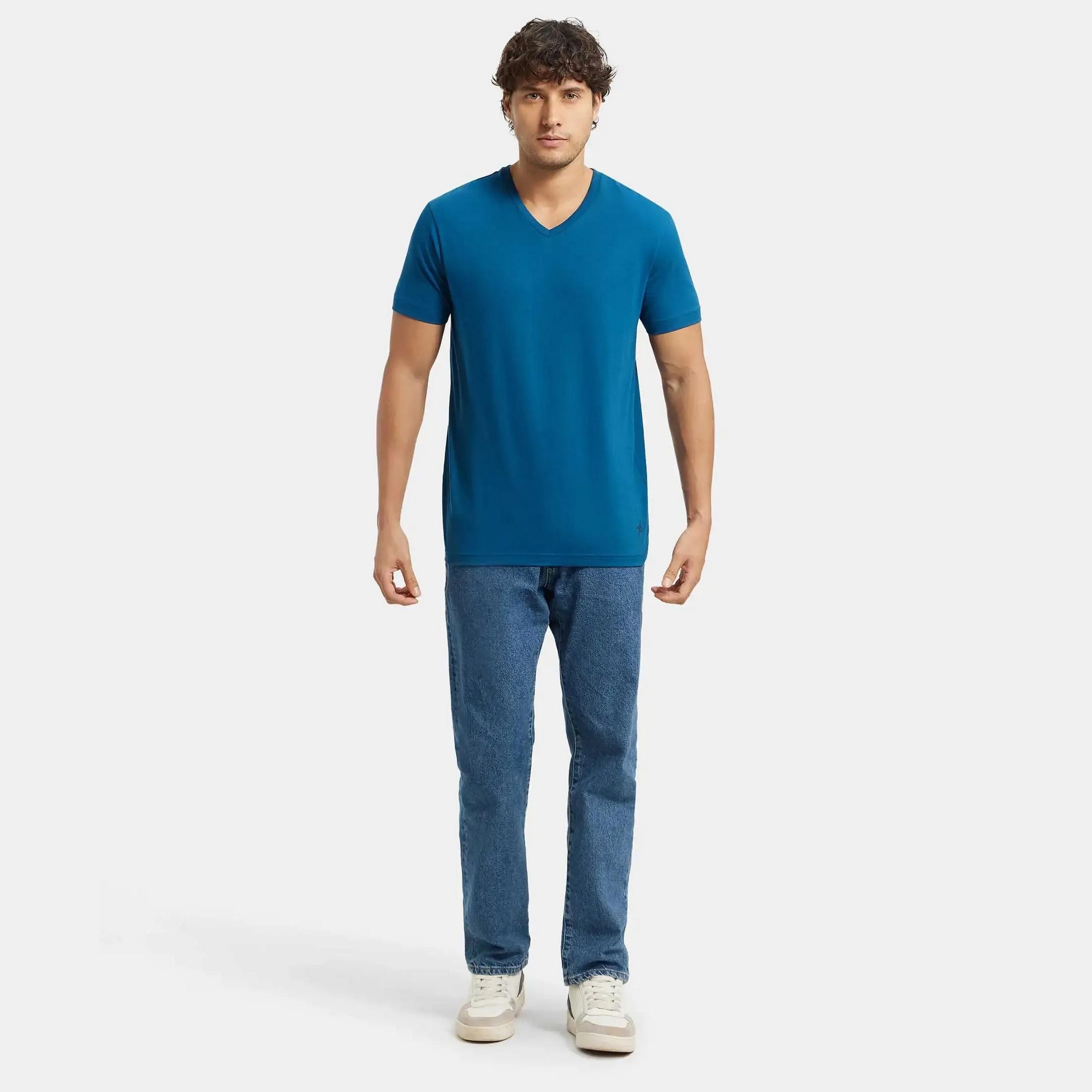 تي شيرت رجالي سادة برقبة على شكل حرف V وأكمام قصيرة من جوكي-men-clothing-tshirtsandpolos-tshirts-image-2