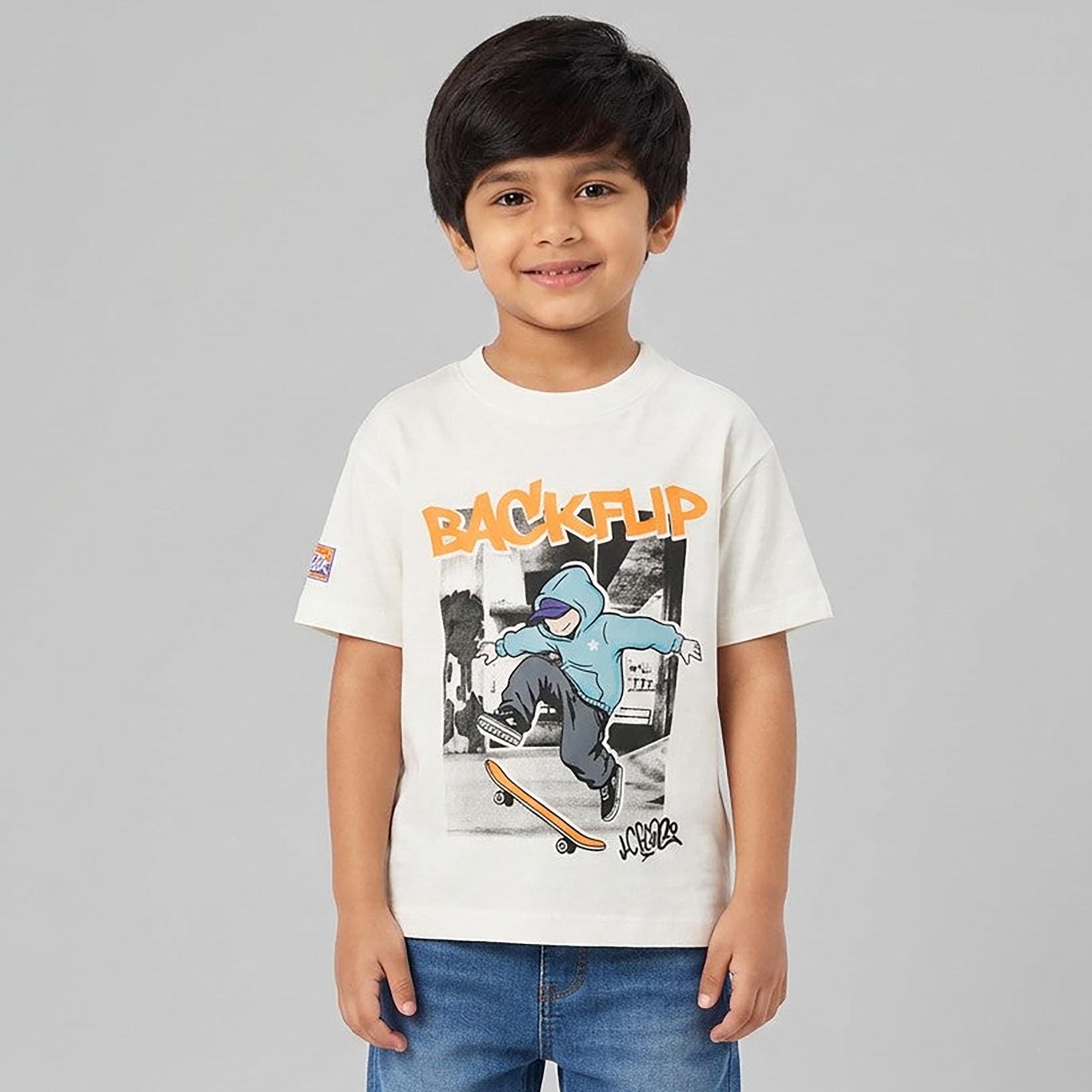 تيشيرت قطن أوفرايزد بأكمام قصيرة وطبعة من أو في إس-boys-clothing-tshirtsandpolos-image-1