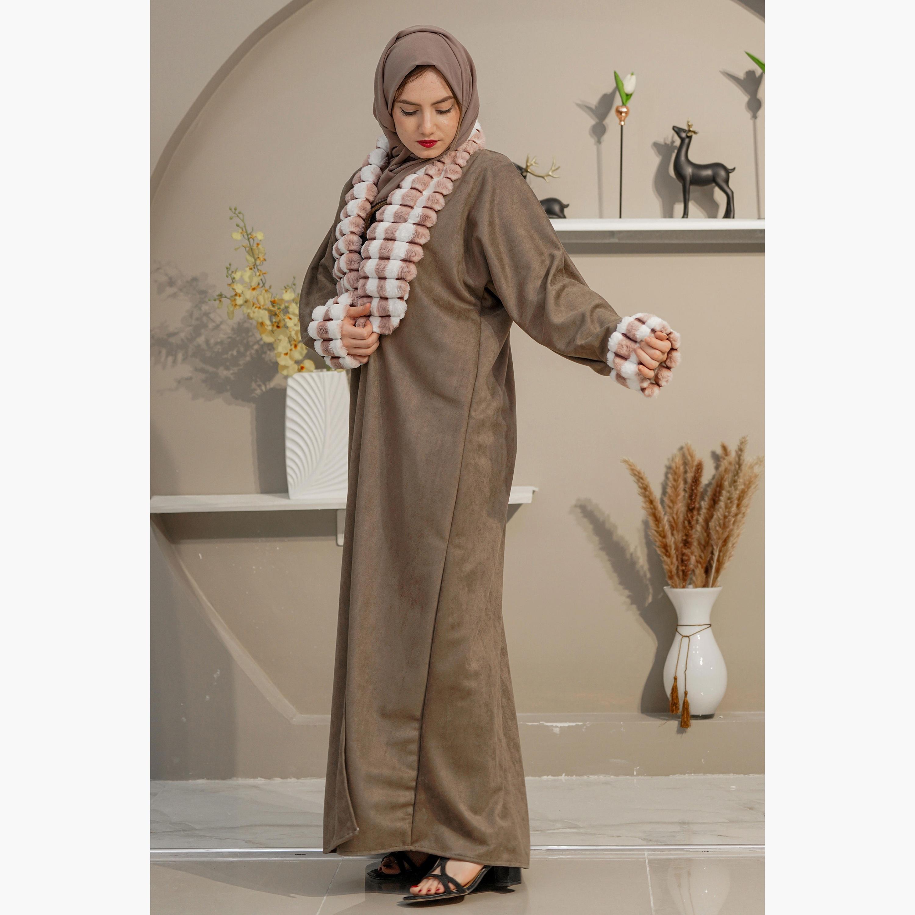 عباية نسائية بنية اللون من الفرو الصناعي مع حجاب من زاهية-women-arabicclothing-abayas-image-3