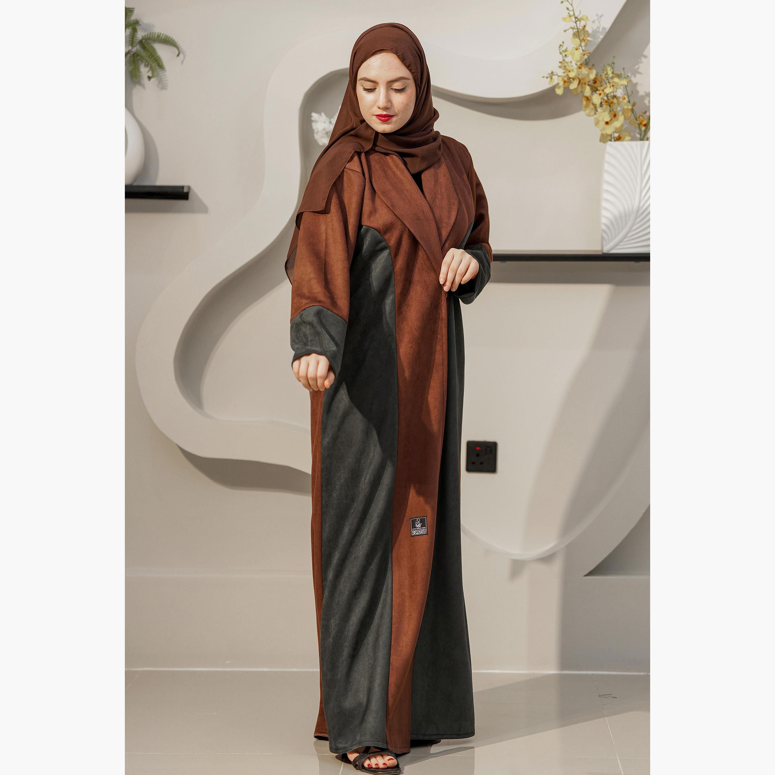 عباية نسائية بنية اللون بياقة طية السترة متباينة اللون مع حجاب من زاهية-women-arabicclothing-abayas-image-1
