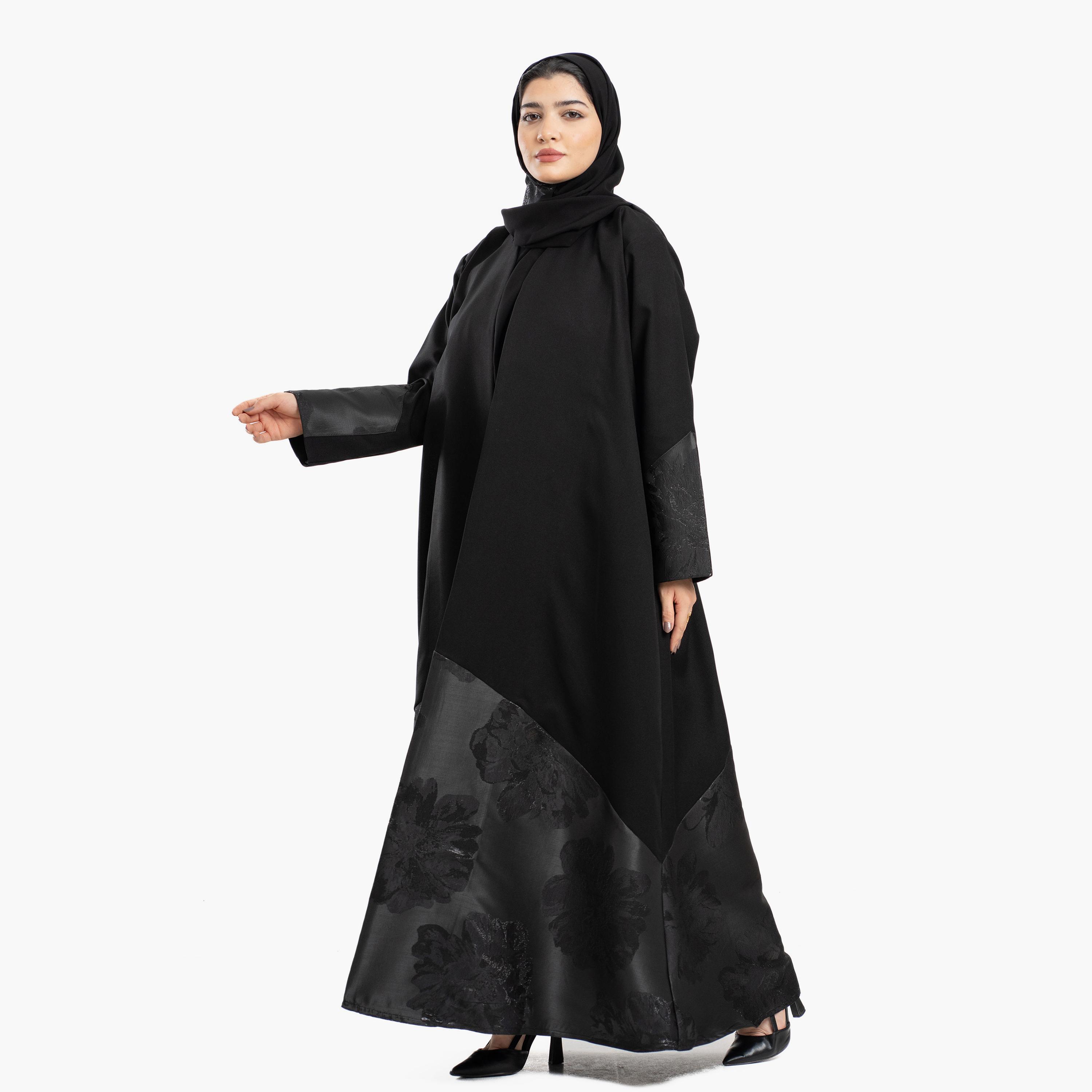 عباية نسائية باللون الأسود مزينة بنقوش ورود على الأكمام مع طرحة من زاهية-women-arabicclothing-abayas-image-2