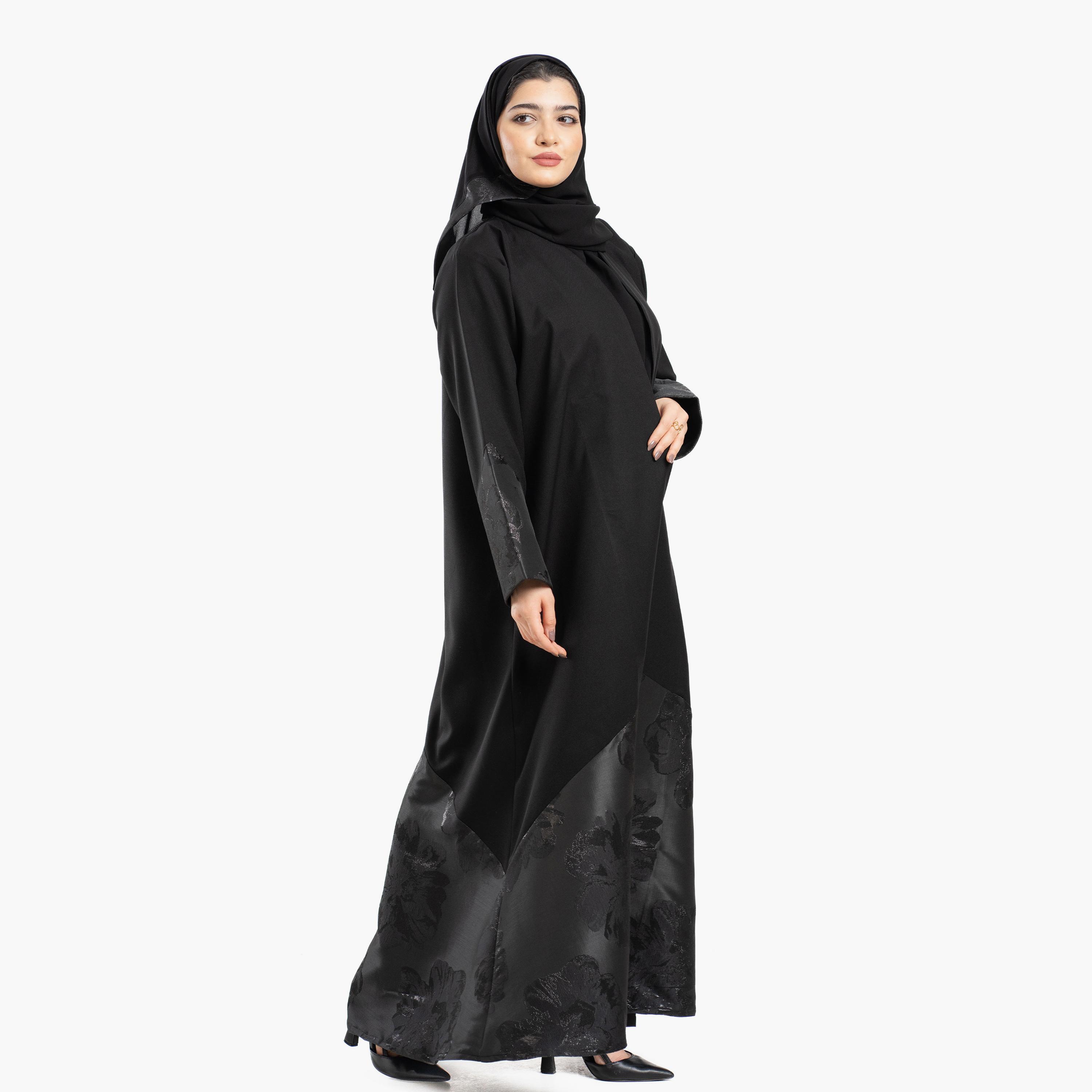 عباية نسائية باللون الأسود مزينة بنقوش ورود على الأكمام مع طرحة من زاهية-women-arabicclothing-abayas-image-3