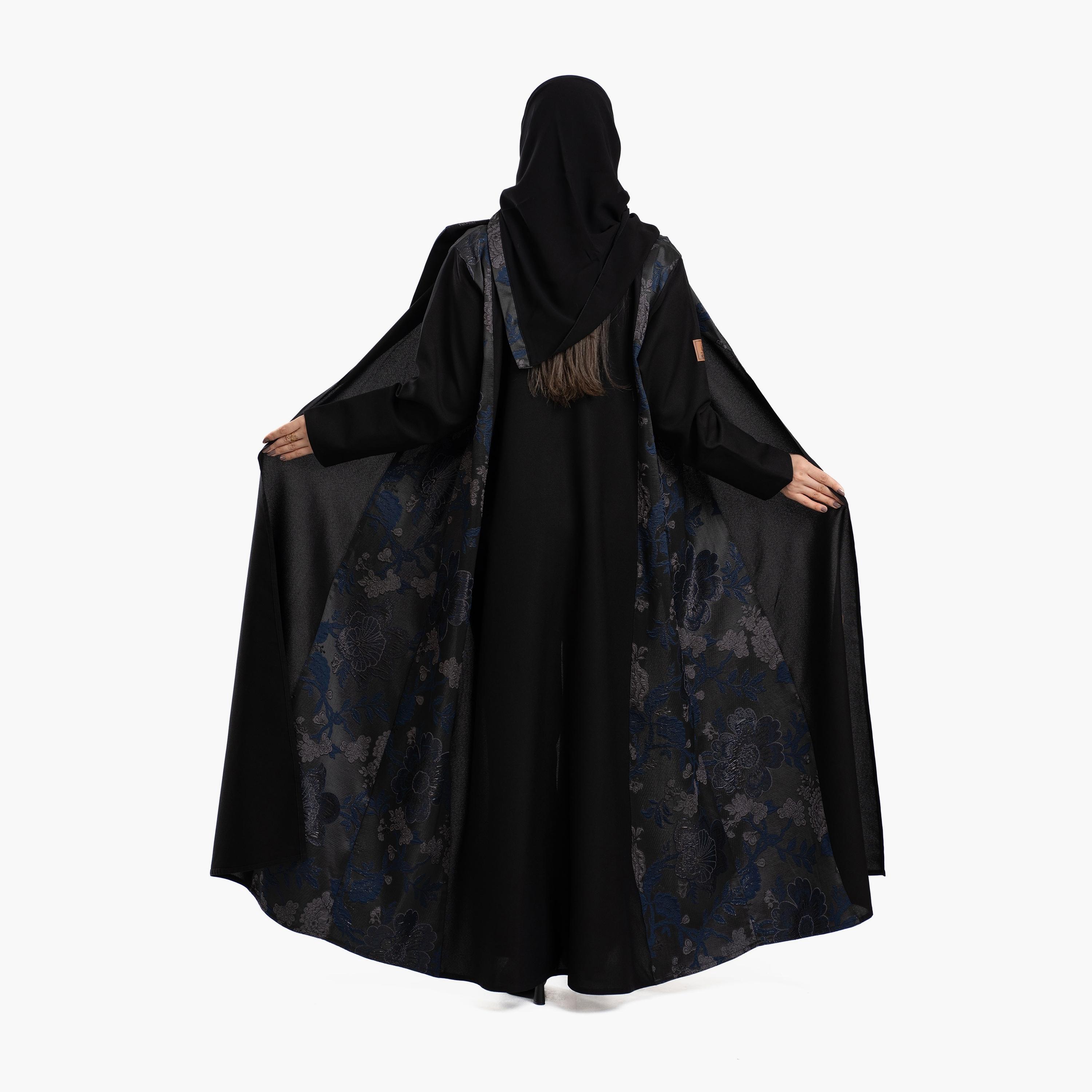 عباية نسائية على طراز بليزر باللون الأسود بياقة مطوية وألواح بطبعة ورود مع طرحة من زاهية-women-arabicclothing-abayas-image-4