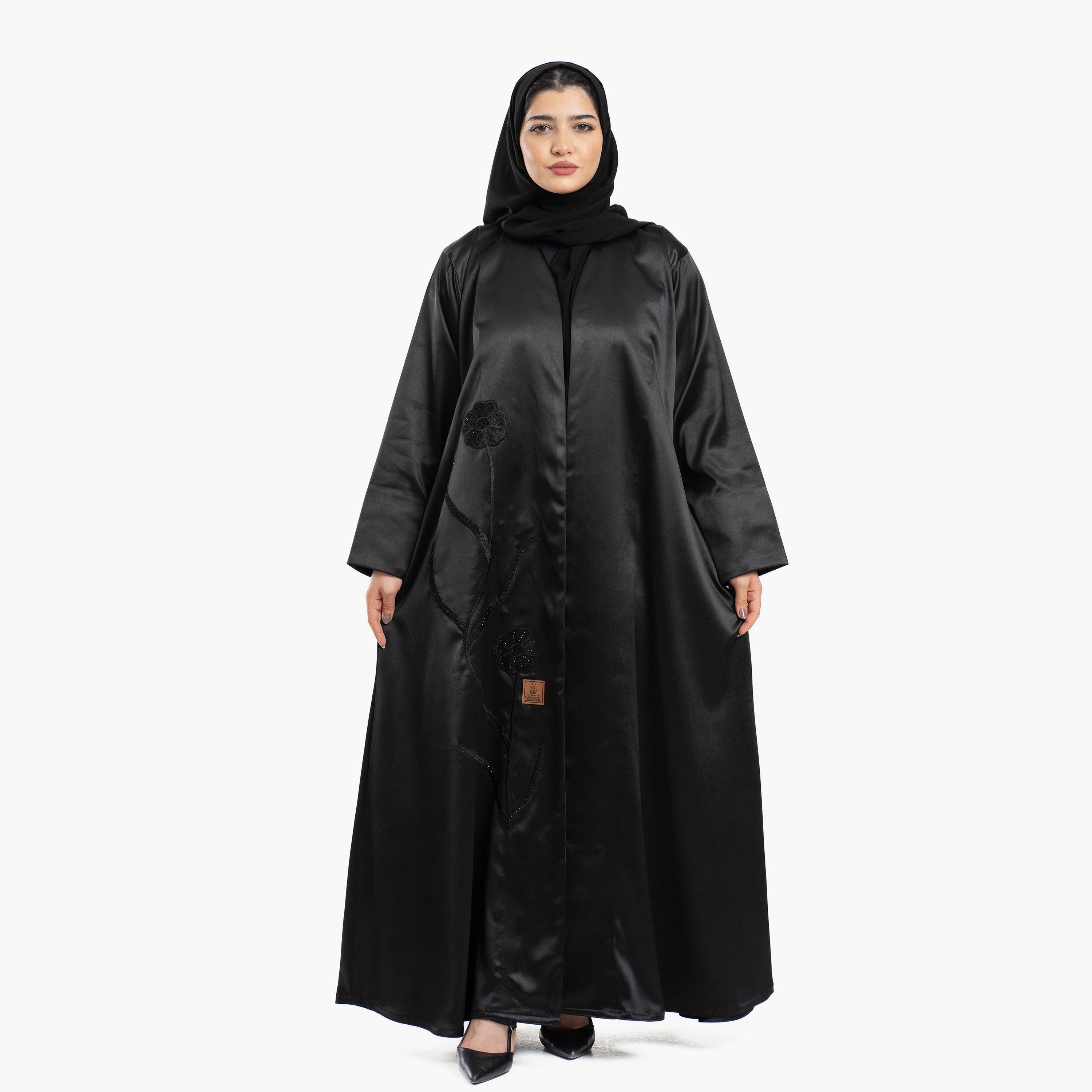 عباية نسائية باللون الأسود من الساتان مطرزة بالورود مع طرحة من زاهية-women-arabicclothing-abayas-image-1