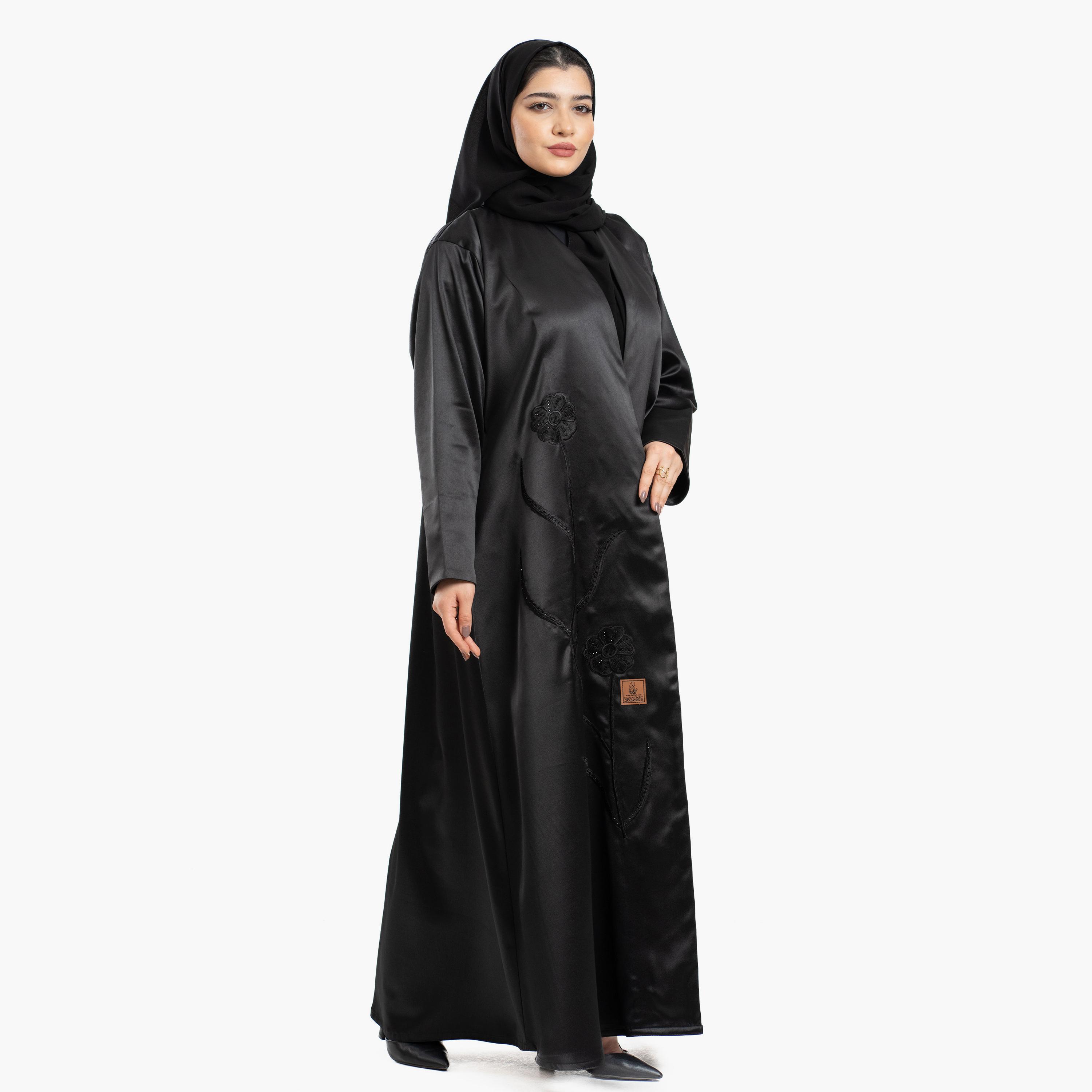 عباية نسائية باللون الأسود من الساتان مطرزة بالورود مع طرحة من زاهية-women-arabicclothing-abayas-image-4