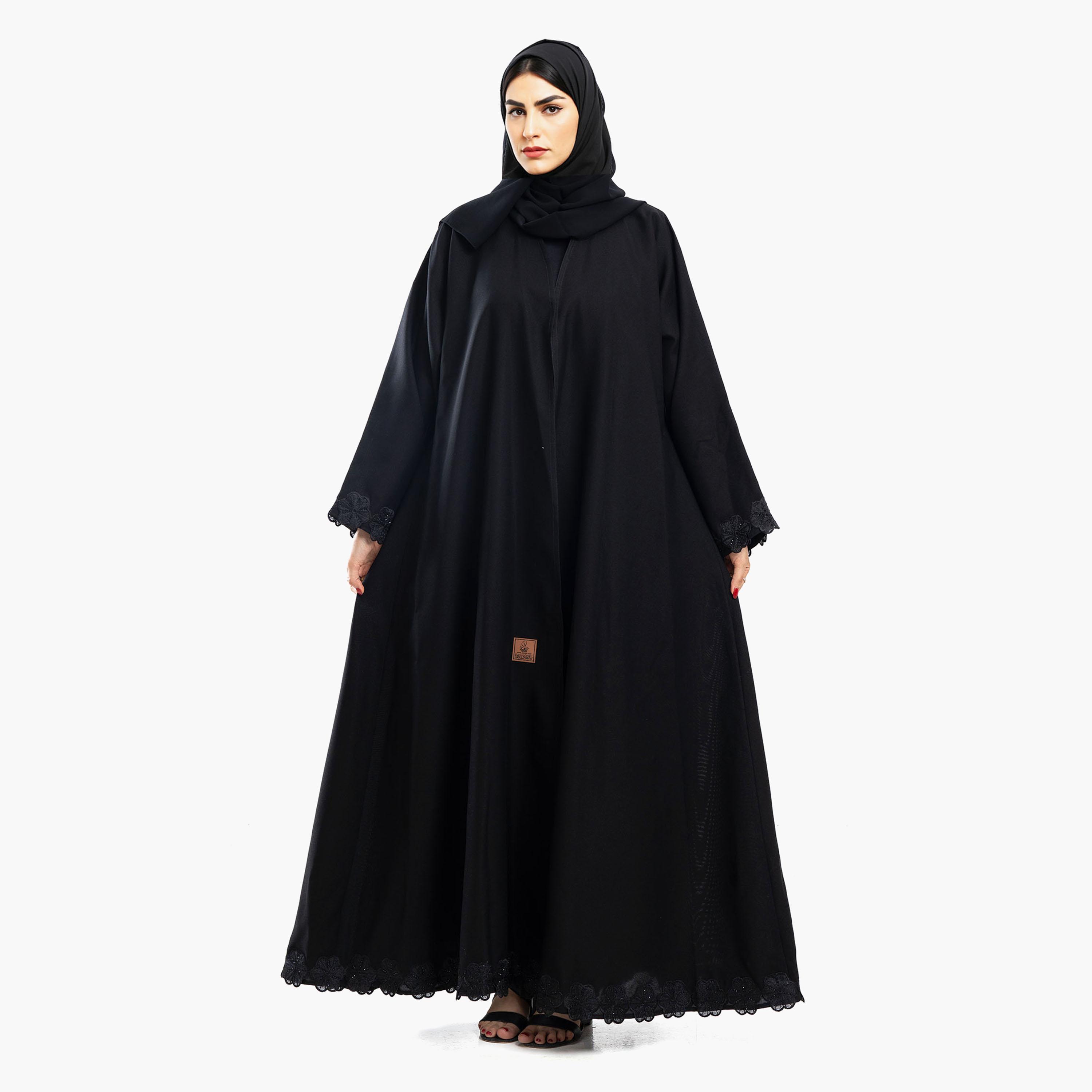 عباية سوداء بأكمام واسعة مزينة بدانتيل مزخرف بنقشة الأزهار مع حجاب من زاهية-women-arabicclothing-abayas-image-1